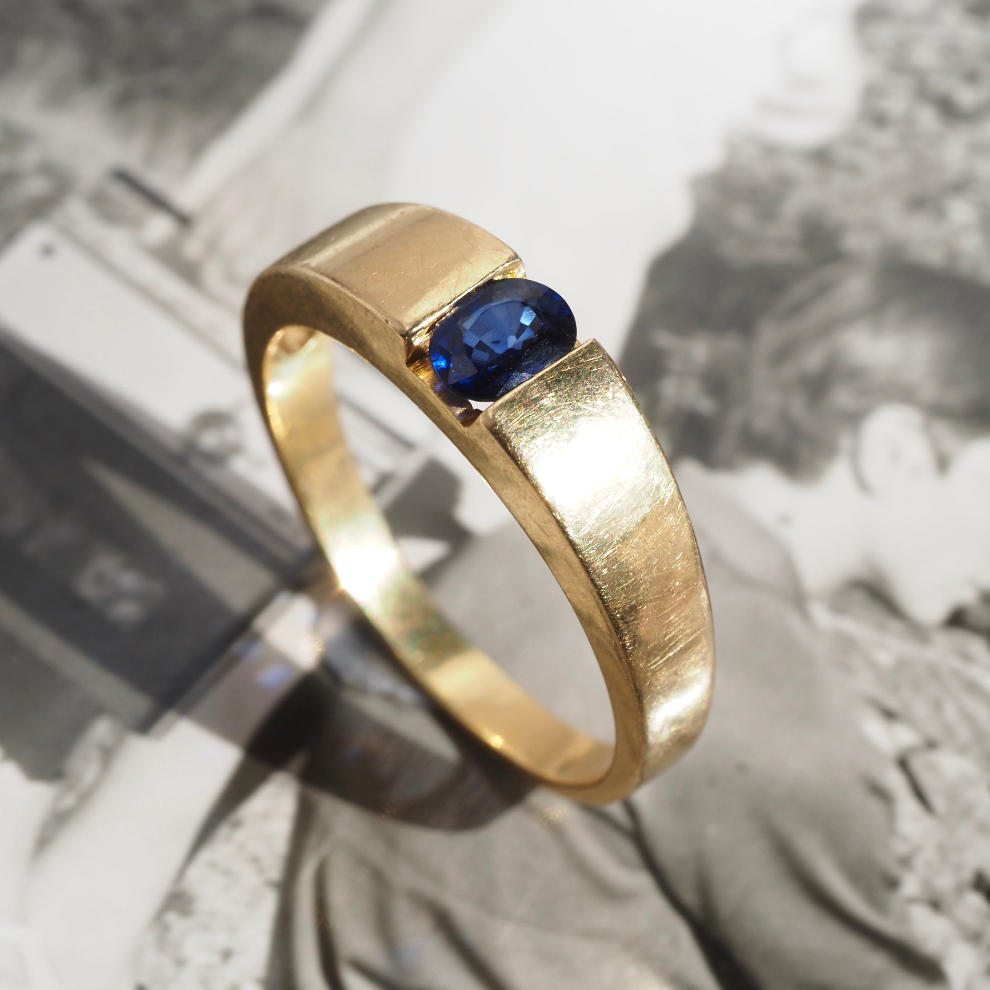 Vintage 18k Gold Natural Sapphire Band