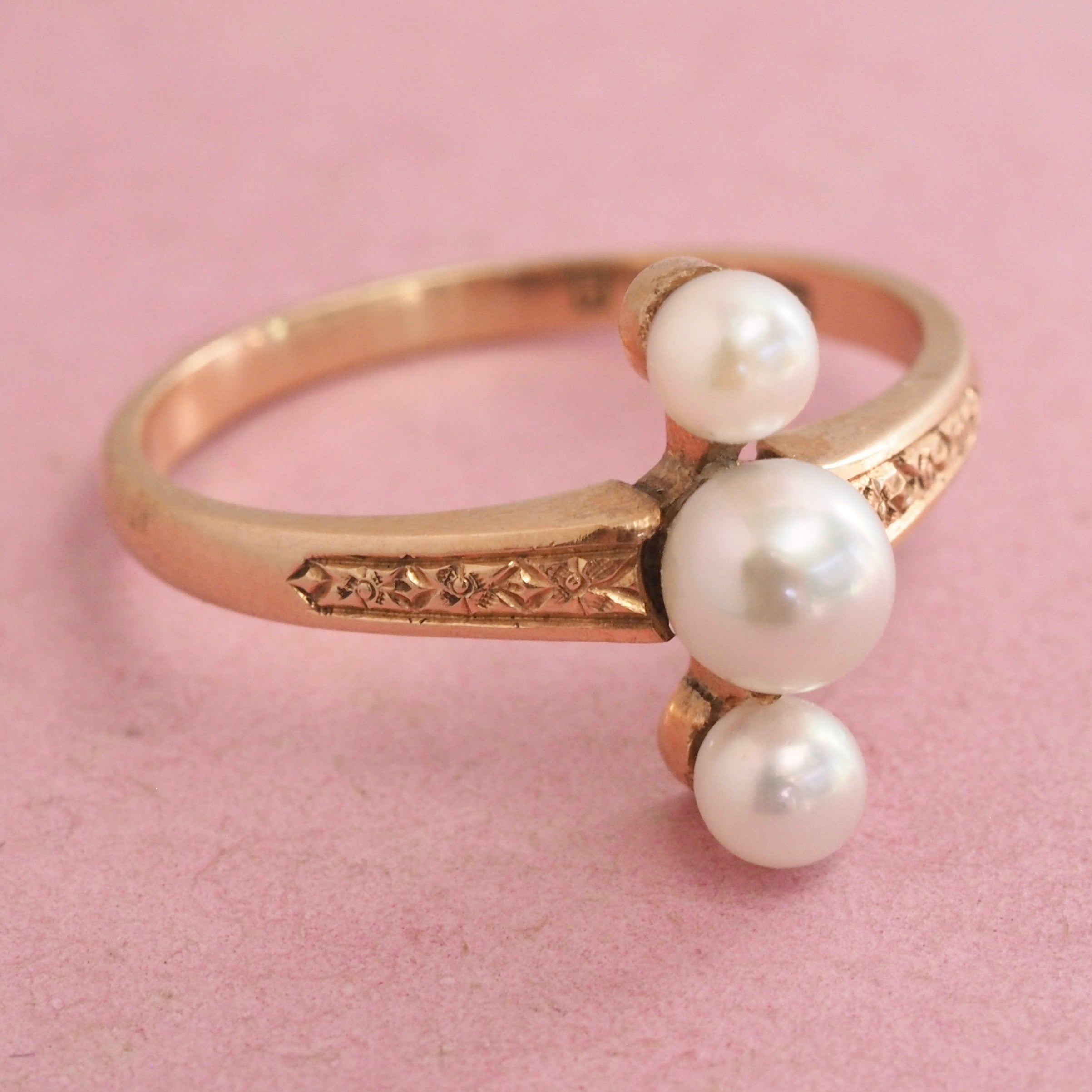 Antique Edwardian 14k Gold Three Pearl Vertical Ring