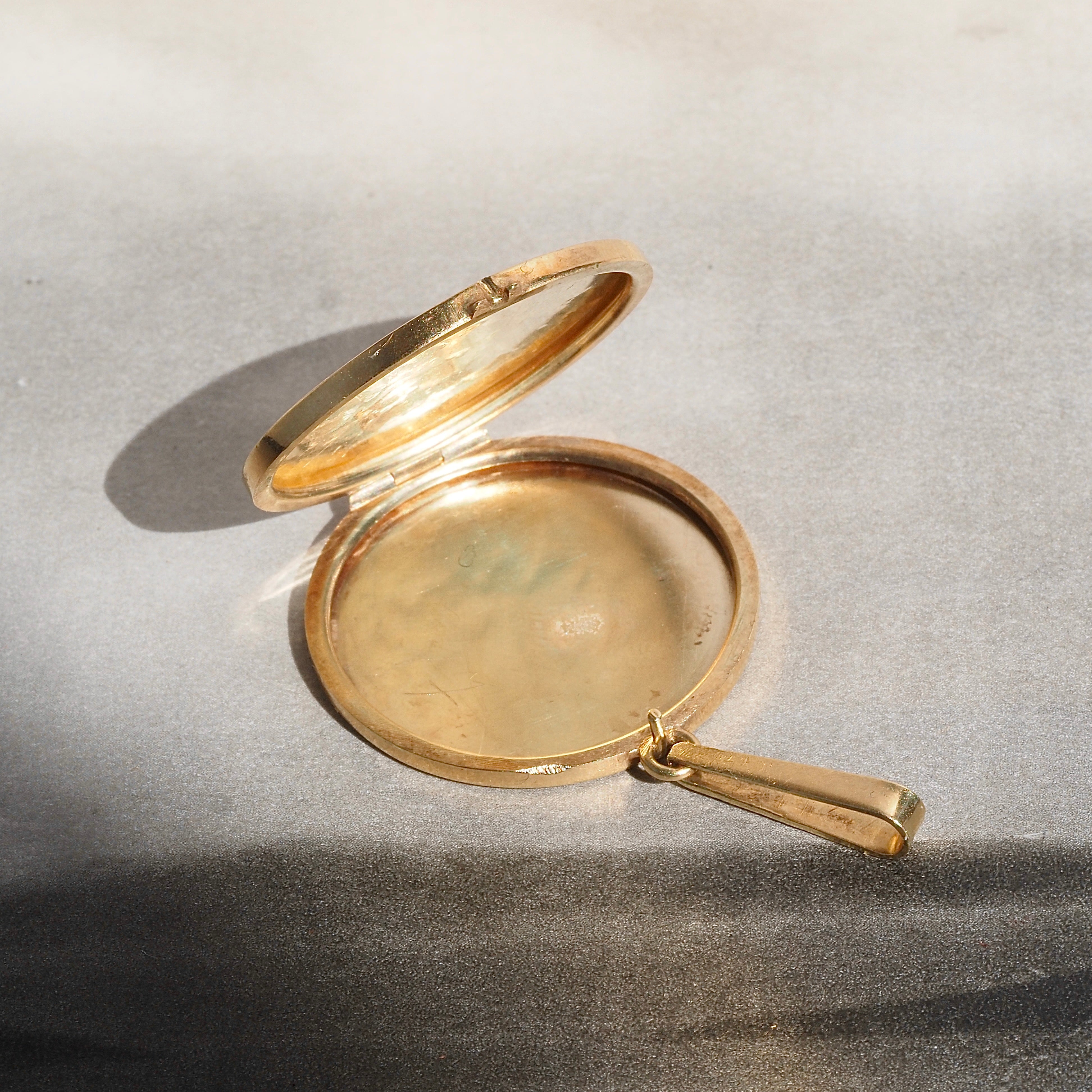 Vintage Ornately Engraved 14k Gold Locket