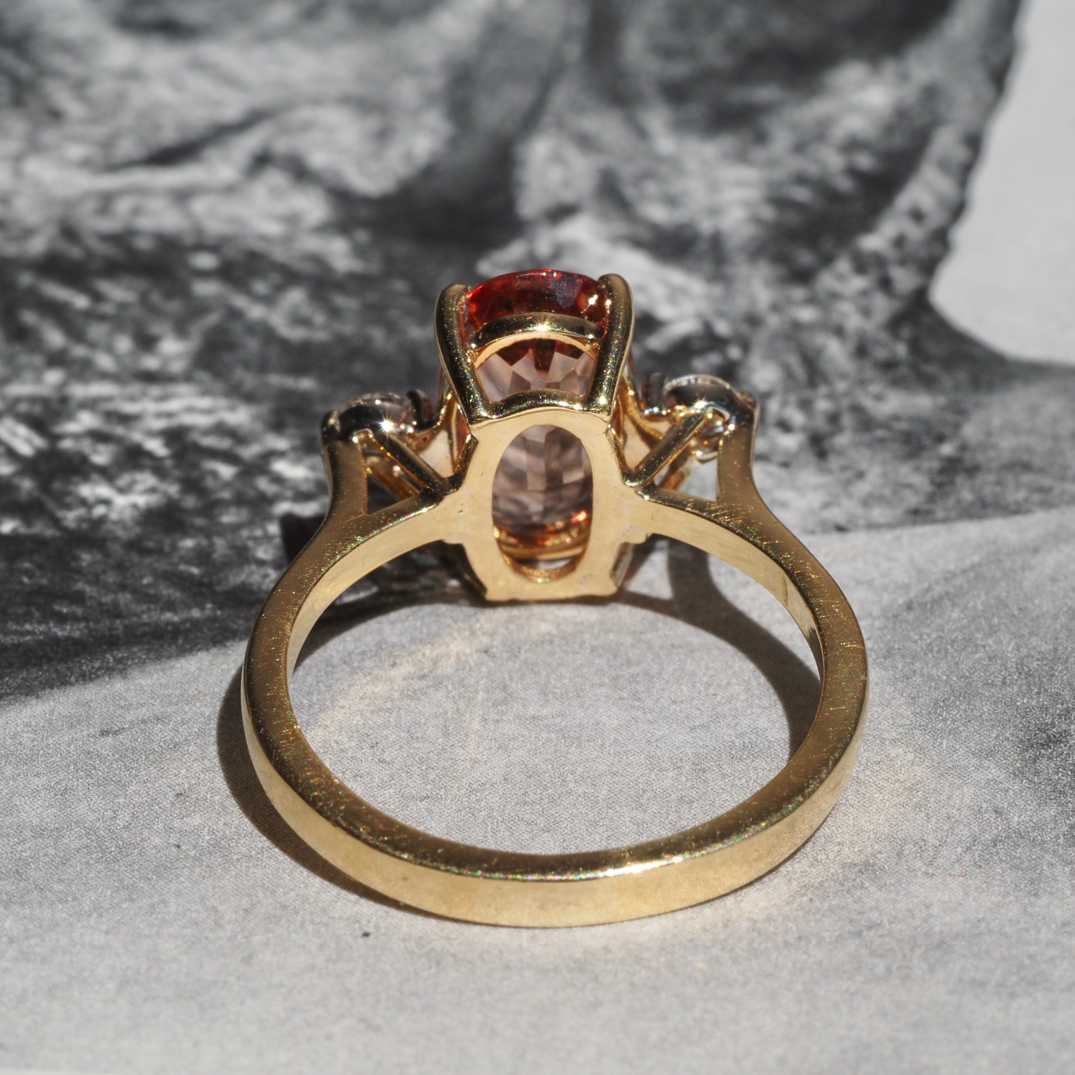 Vintage Imperial Topaz Round Brilliant Cut Diamond 18k Gold Ring