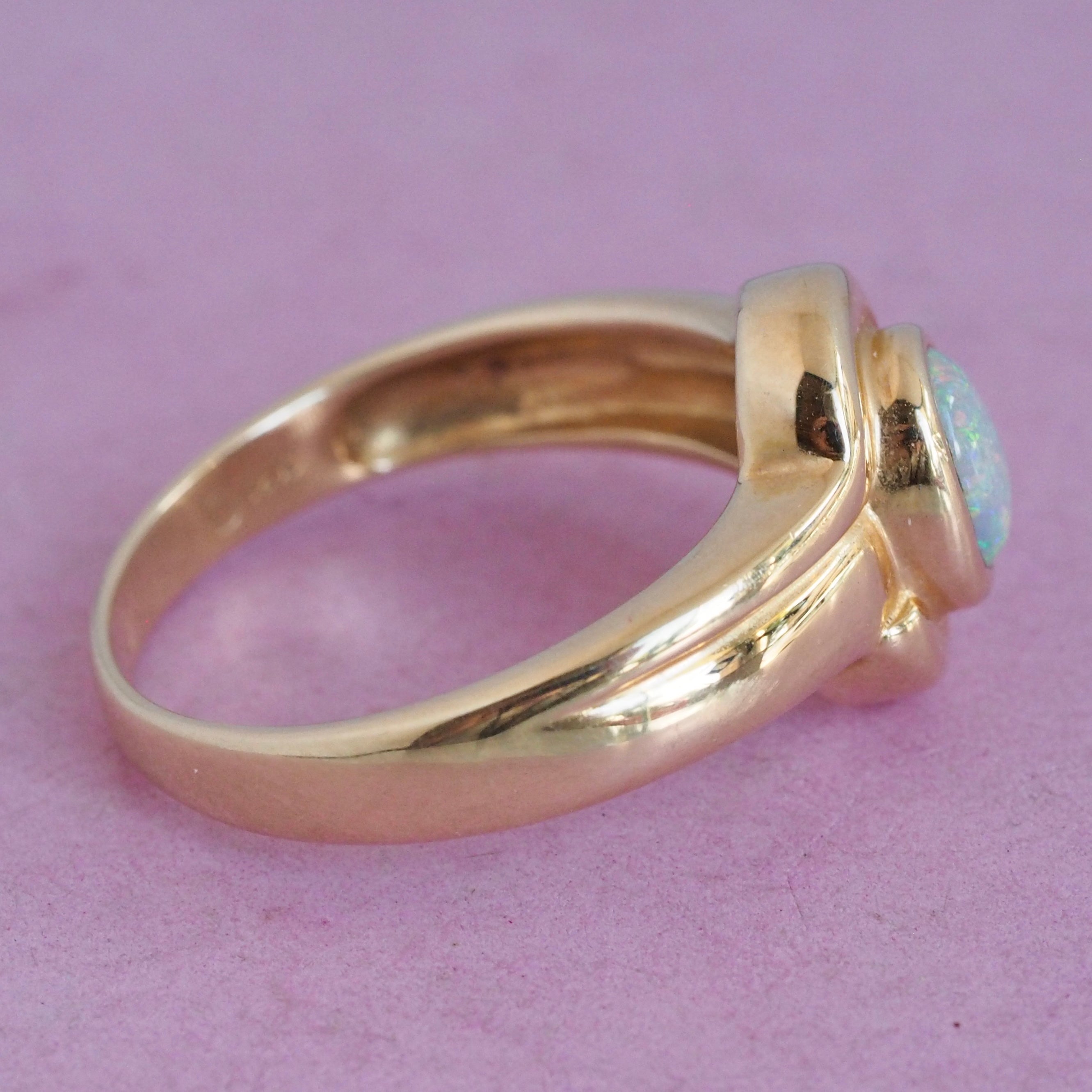 Vintage Modernist 18k Gold Opal Ring