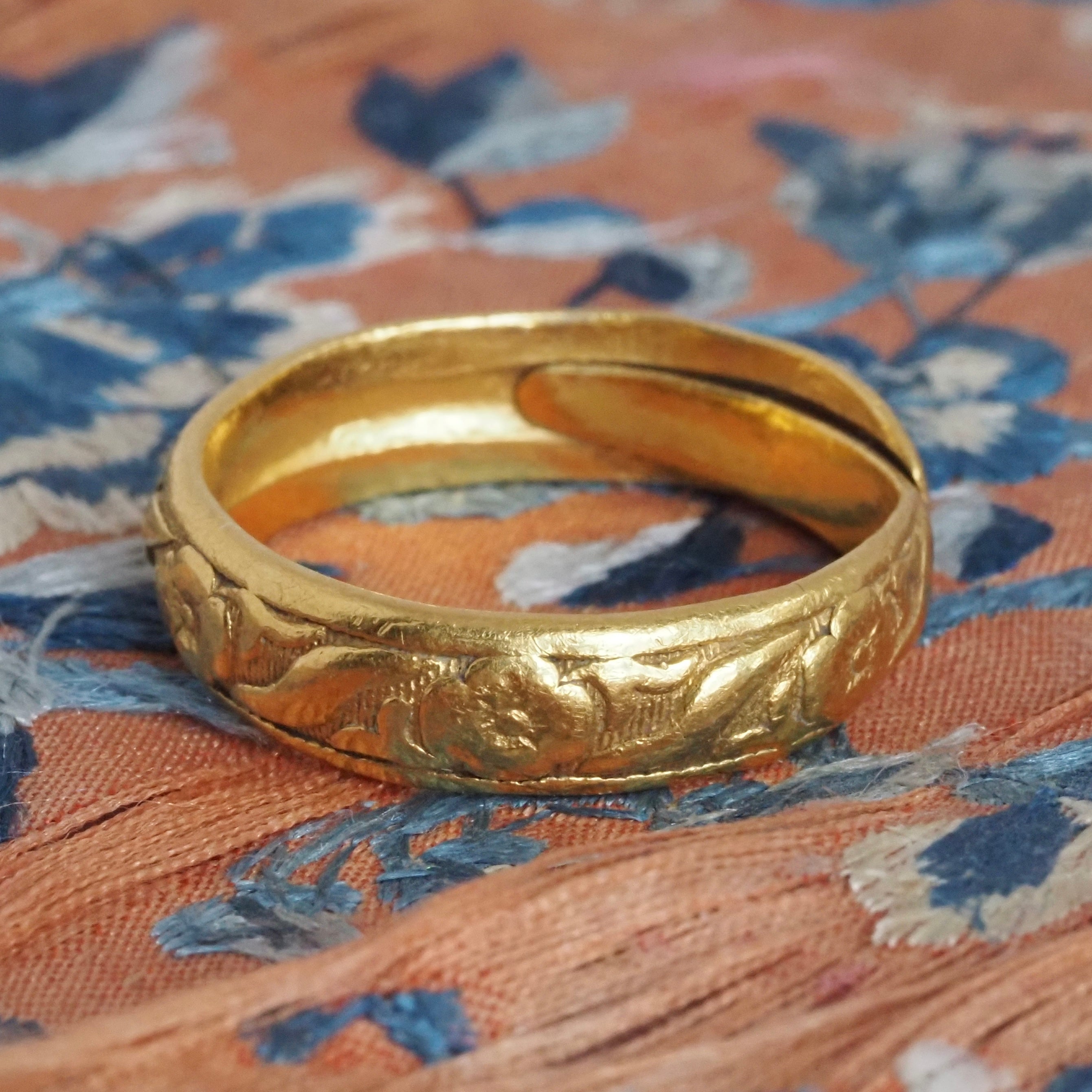 Antique Chinese 22k Gold Adjustable Floral Band