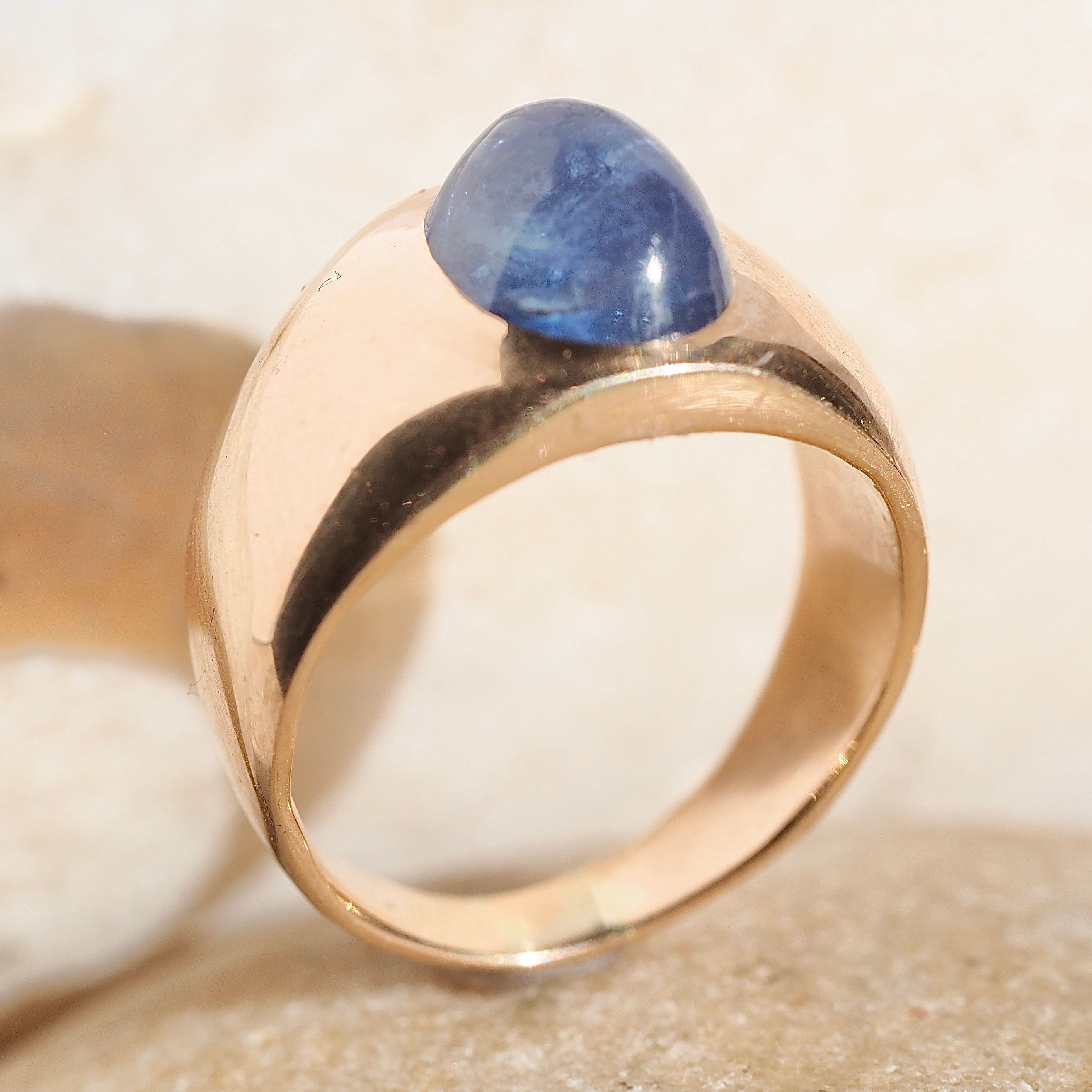Vintage 14k Gold Natural Sapphire Sugarloaf Cabochon Ring