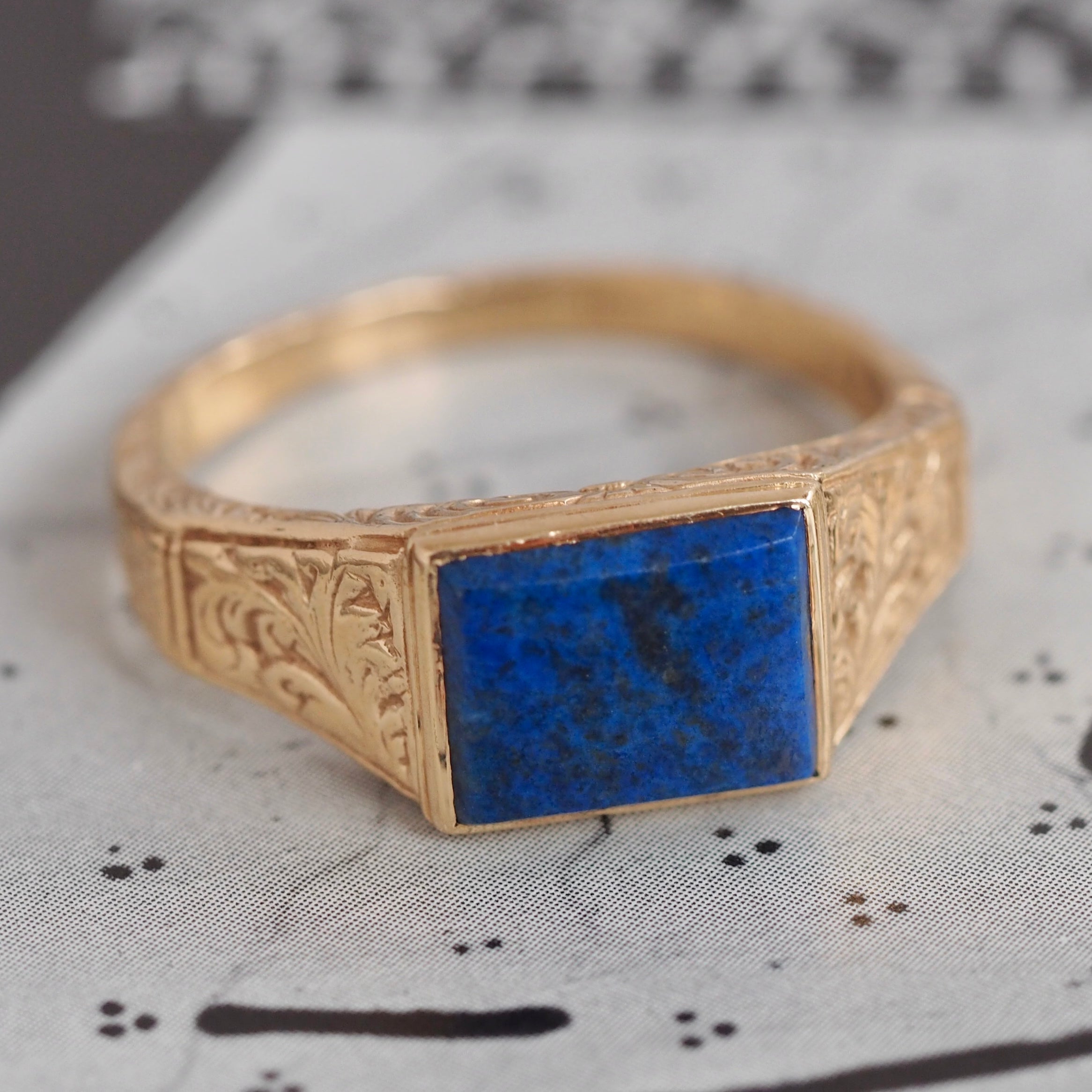 Vintage 14k Gold Lapis Ring