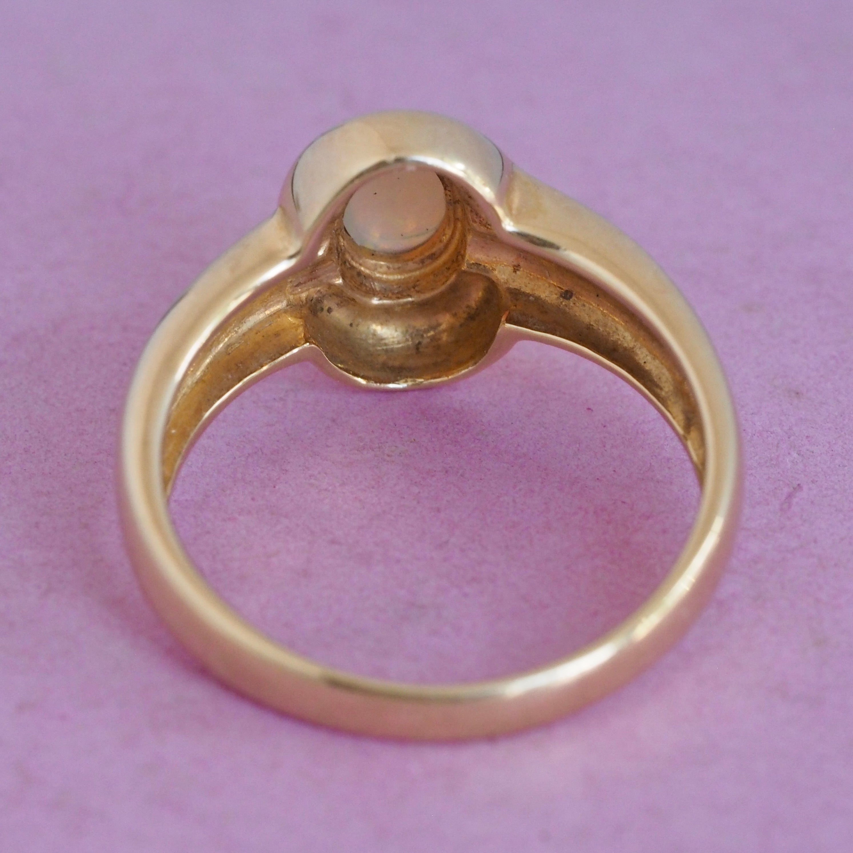 Vintage Modernist 18k Gold Opal Ring