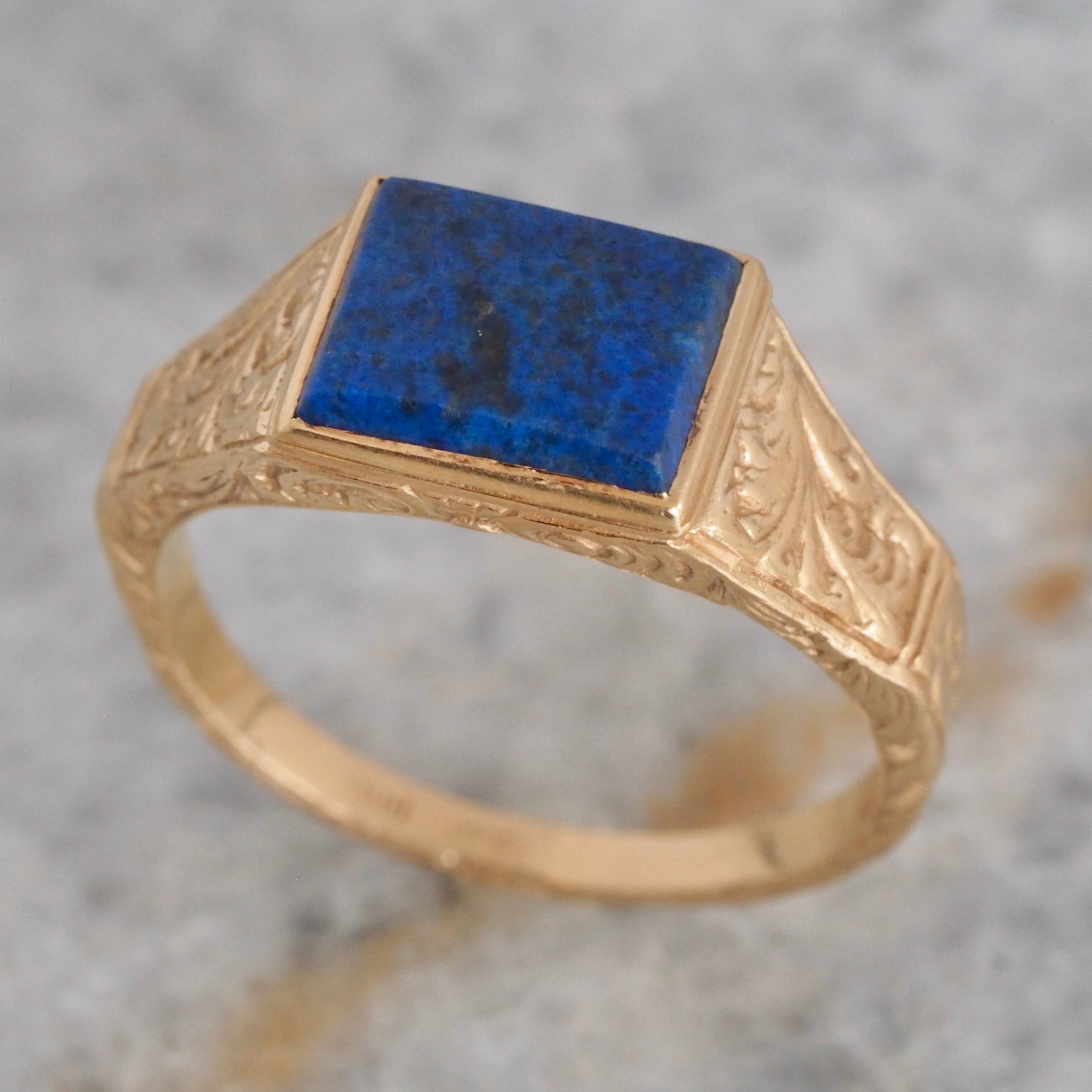Vintage 14k Gold Lapis Ring