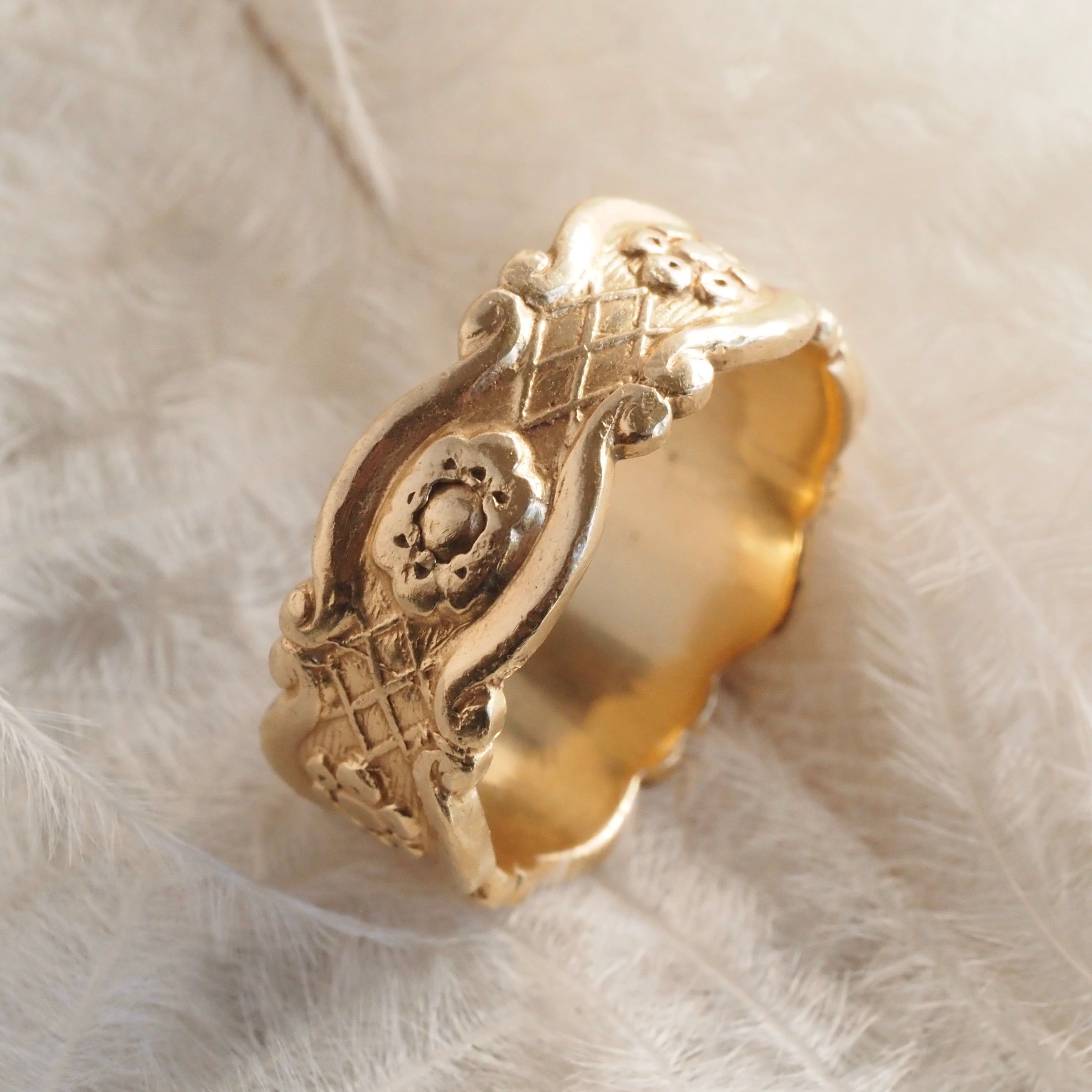 Vintage Floral Banner 14k Gold Band