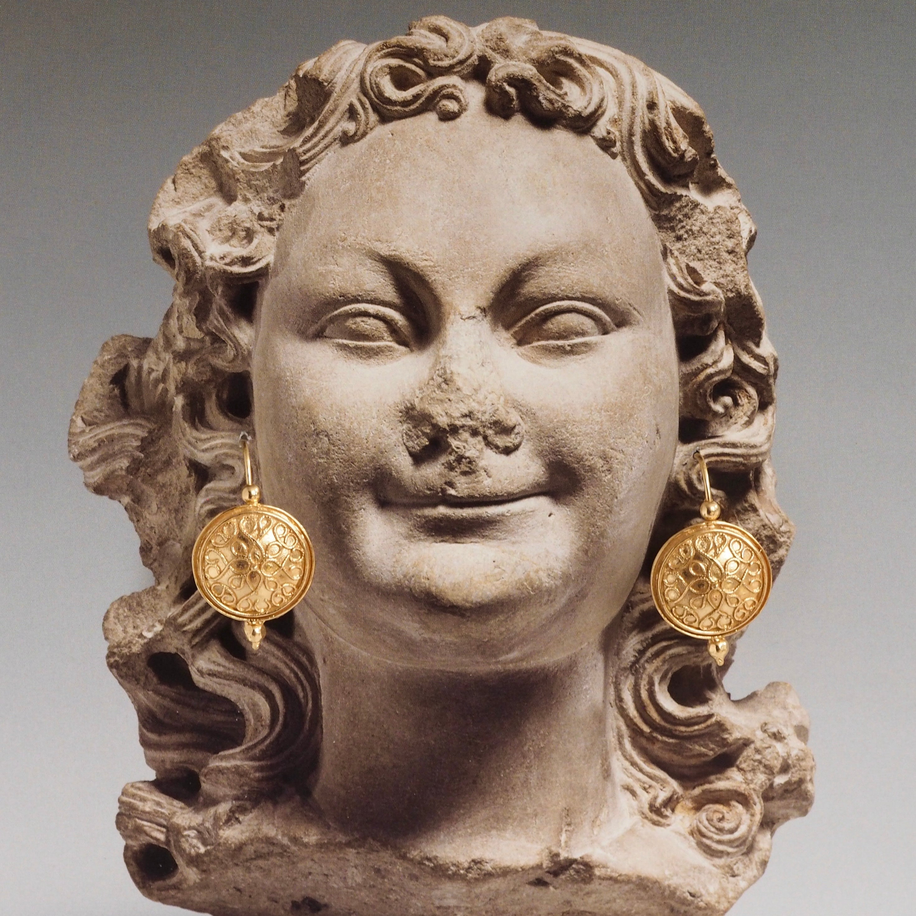 Vintage Italian 18k Gold Filigree Disc Earrings