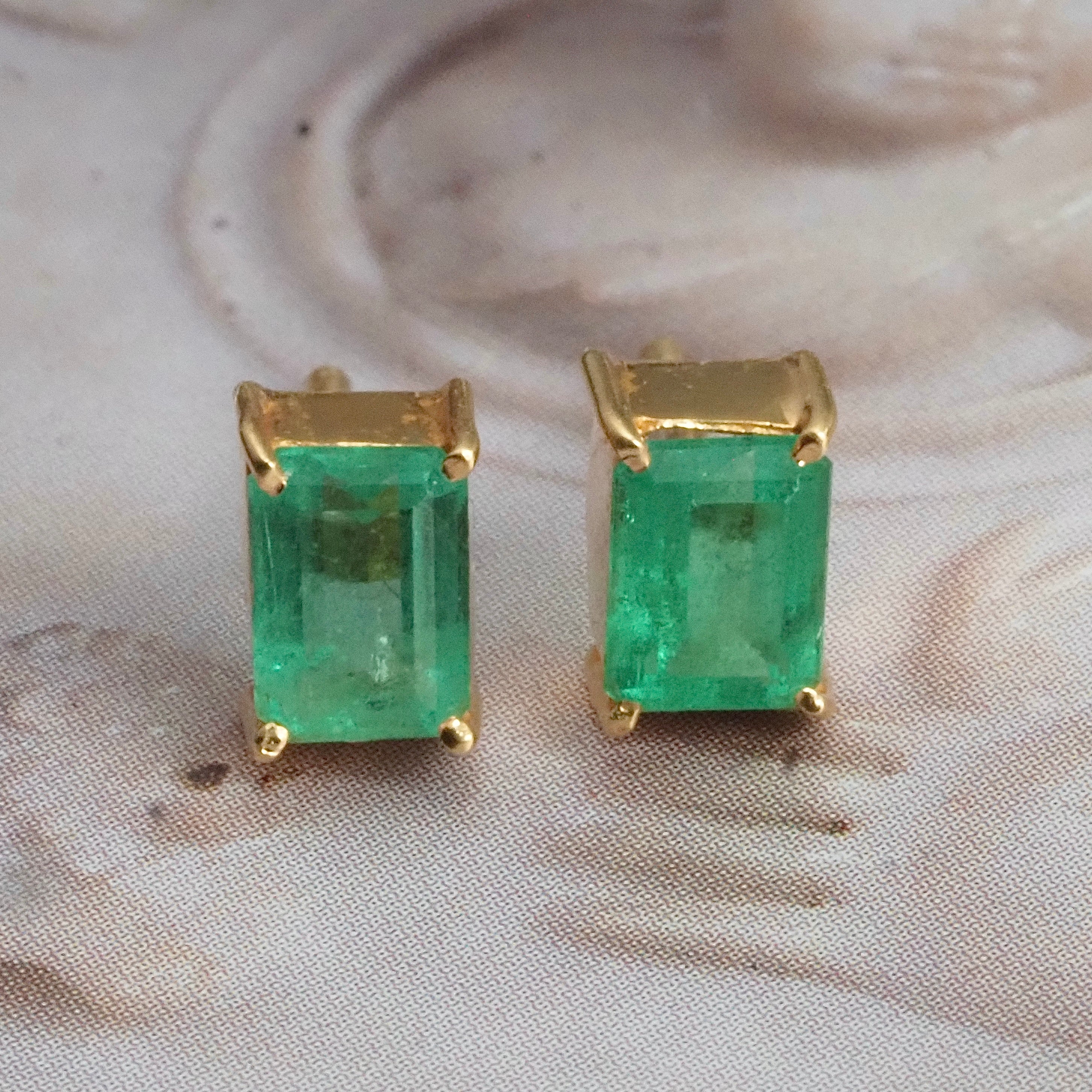 Vintage 18k Gold Emerald Cut Emerald Stud Earrings