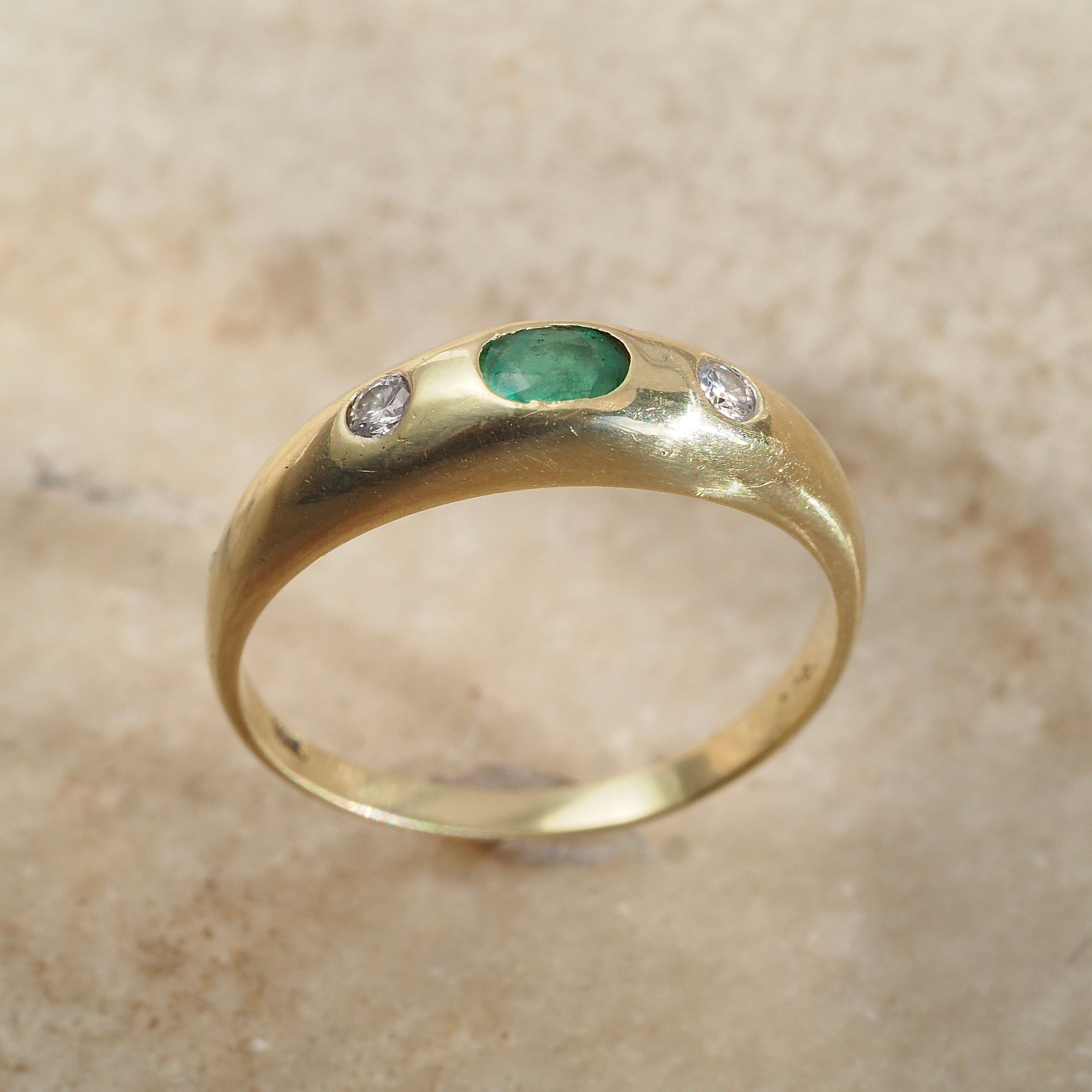 Vintage Emerald Round Brilliant Cut Diamond Flush Set Trilogy 14k Gold Dome Ring