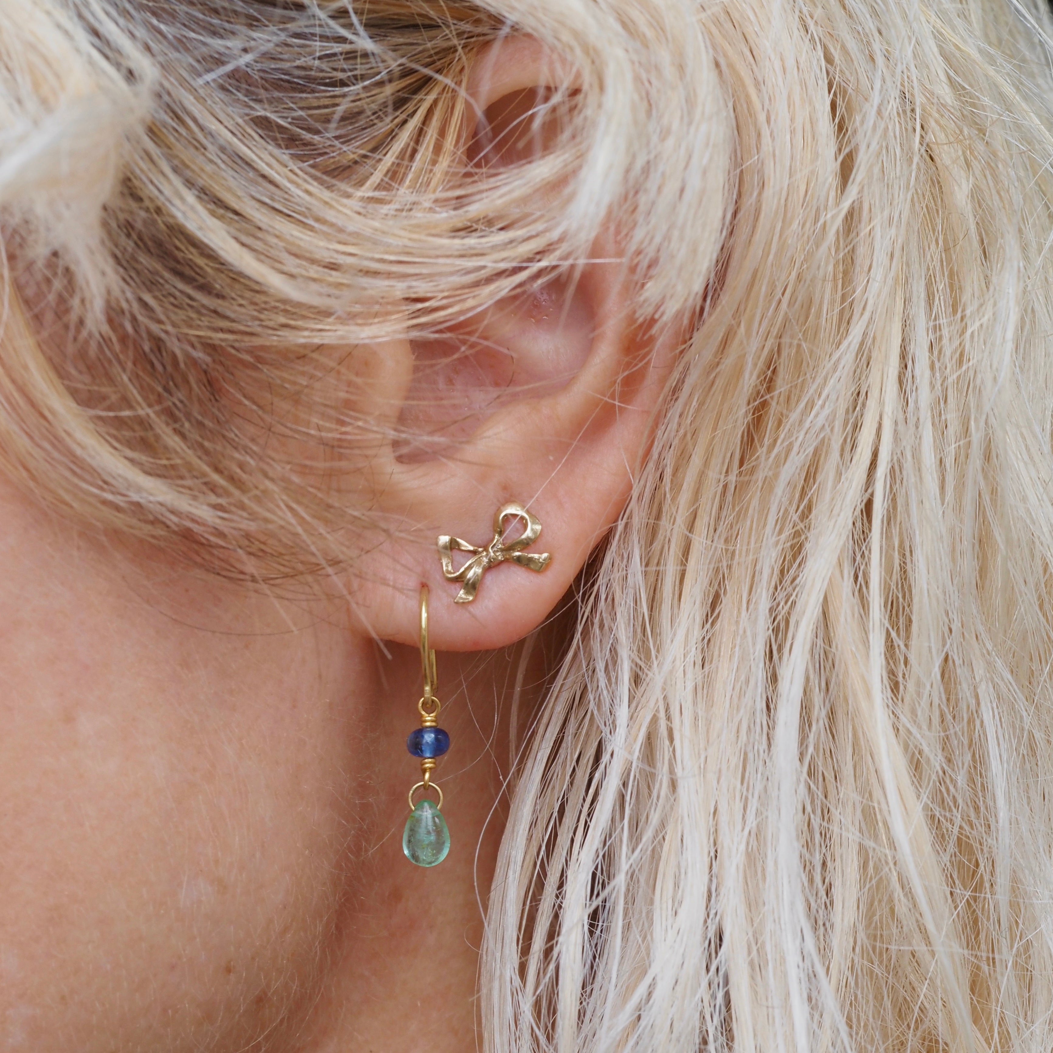 Ancient Roman Style Emerald and Sapphire 18k Gold Dangle Earrings
