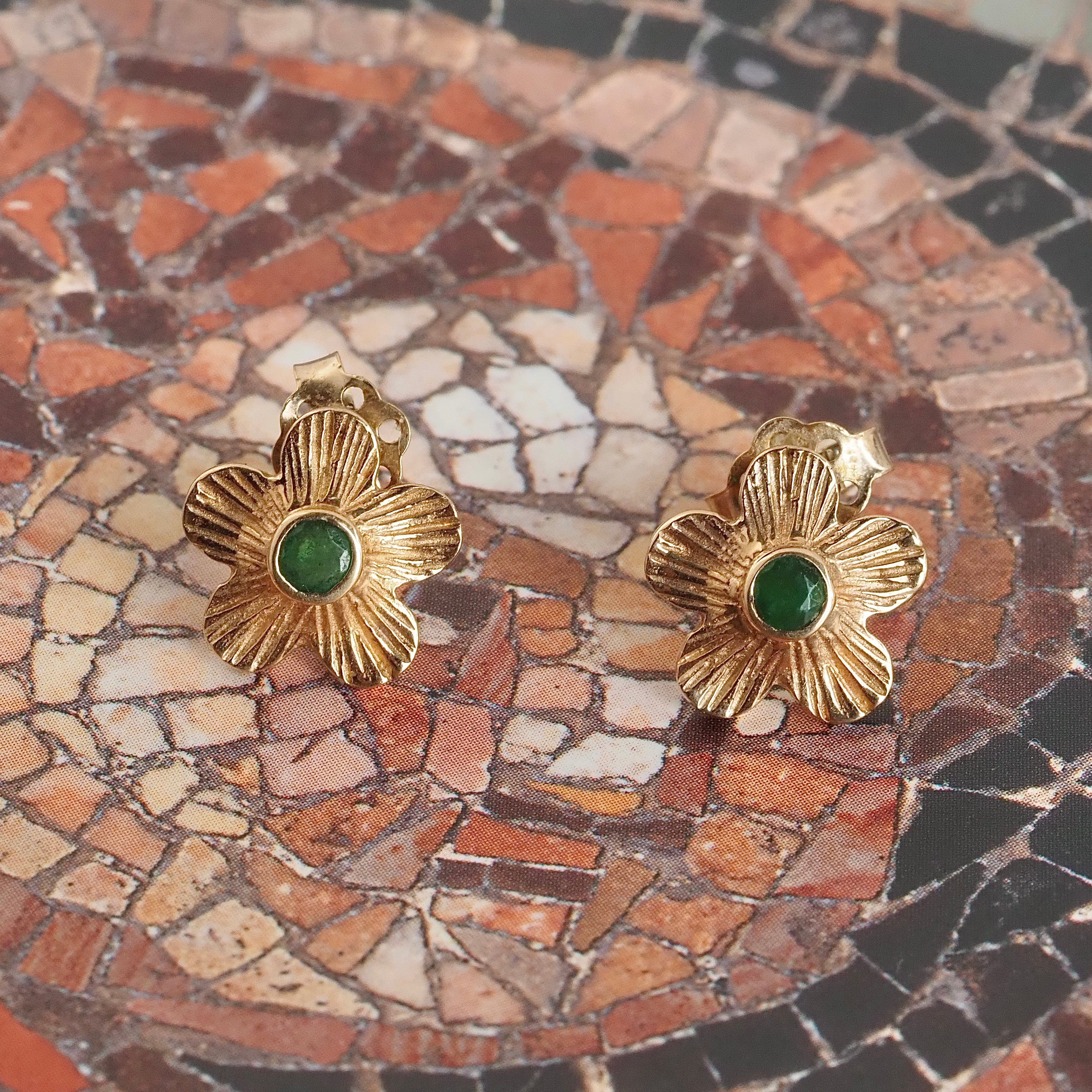 Vintage Emerald Flower 9k Studs
