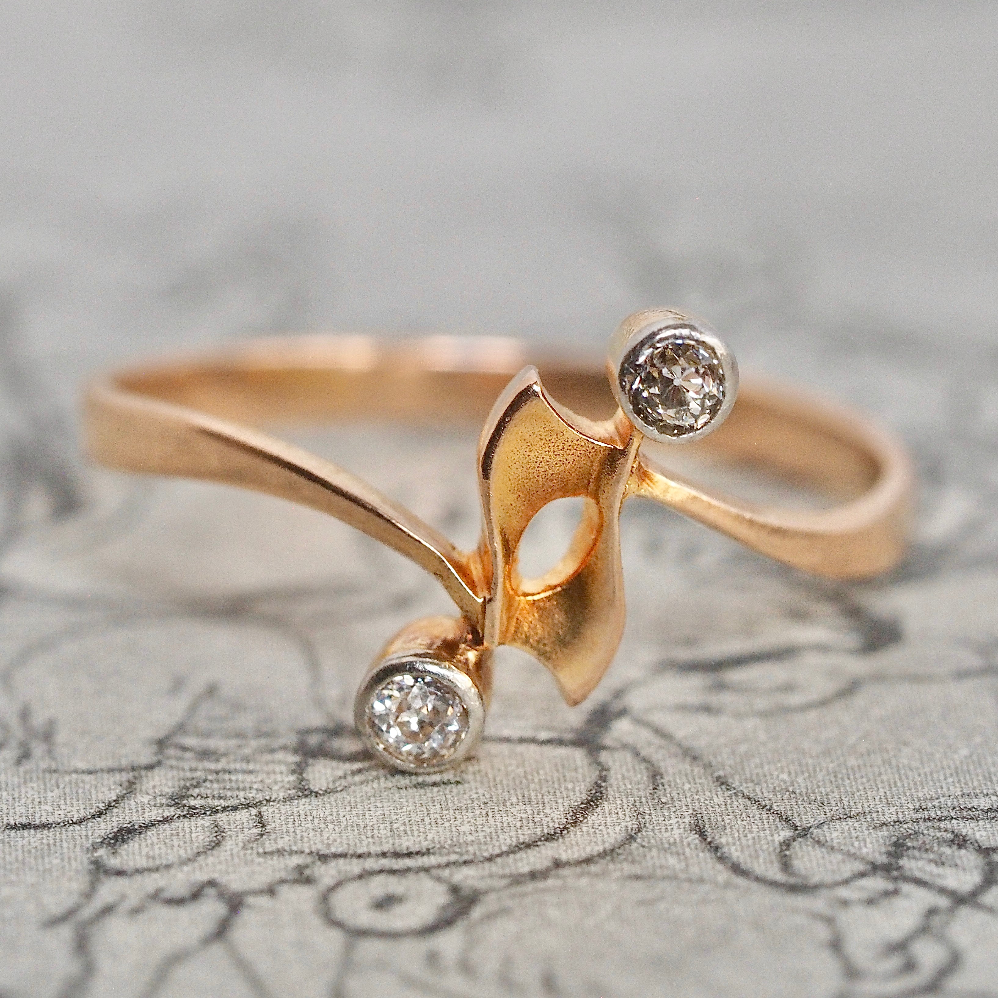 Antique German Art Deco 14k Gold Old Mine Cut Diamond Moi et Toi Ring