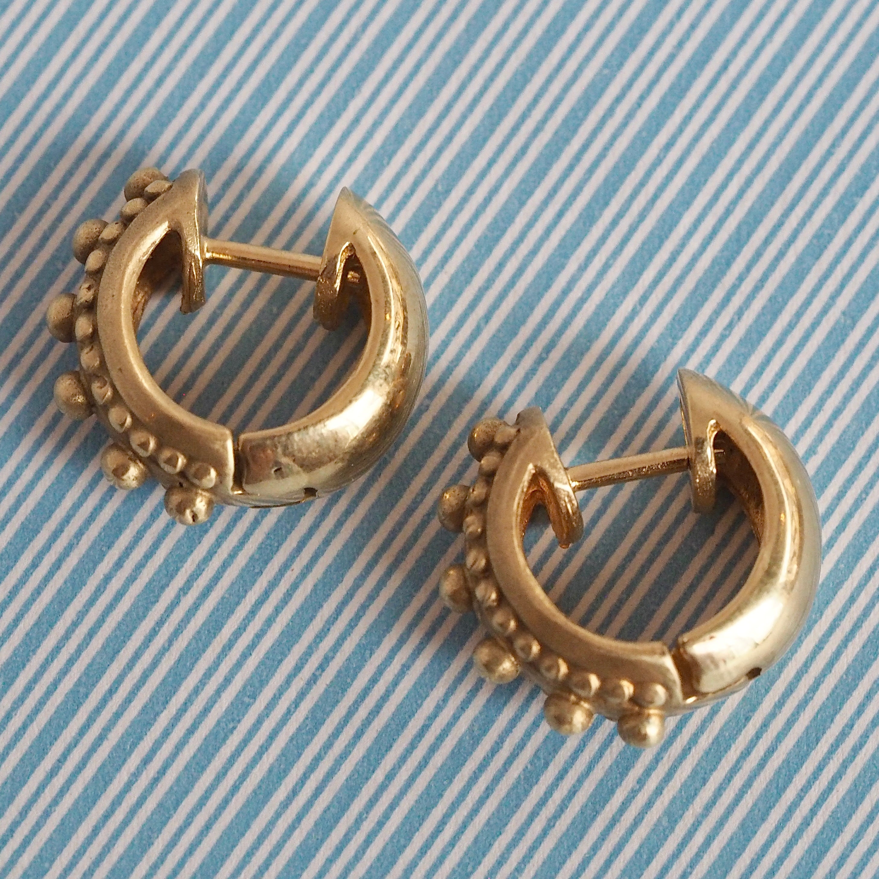 Vintage Etruscan Style 14k Gold Hinged Huggie Hoops