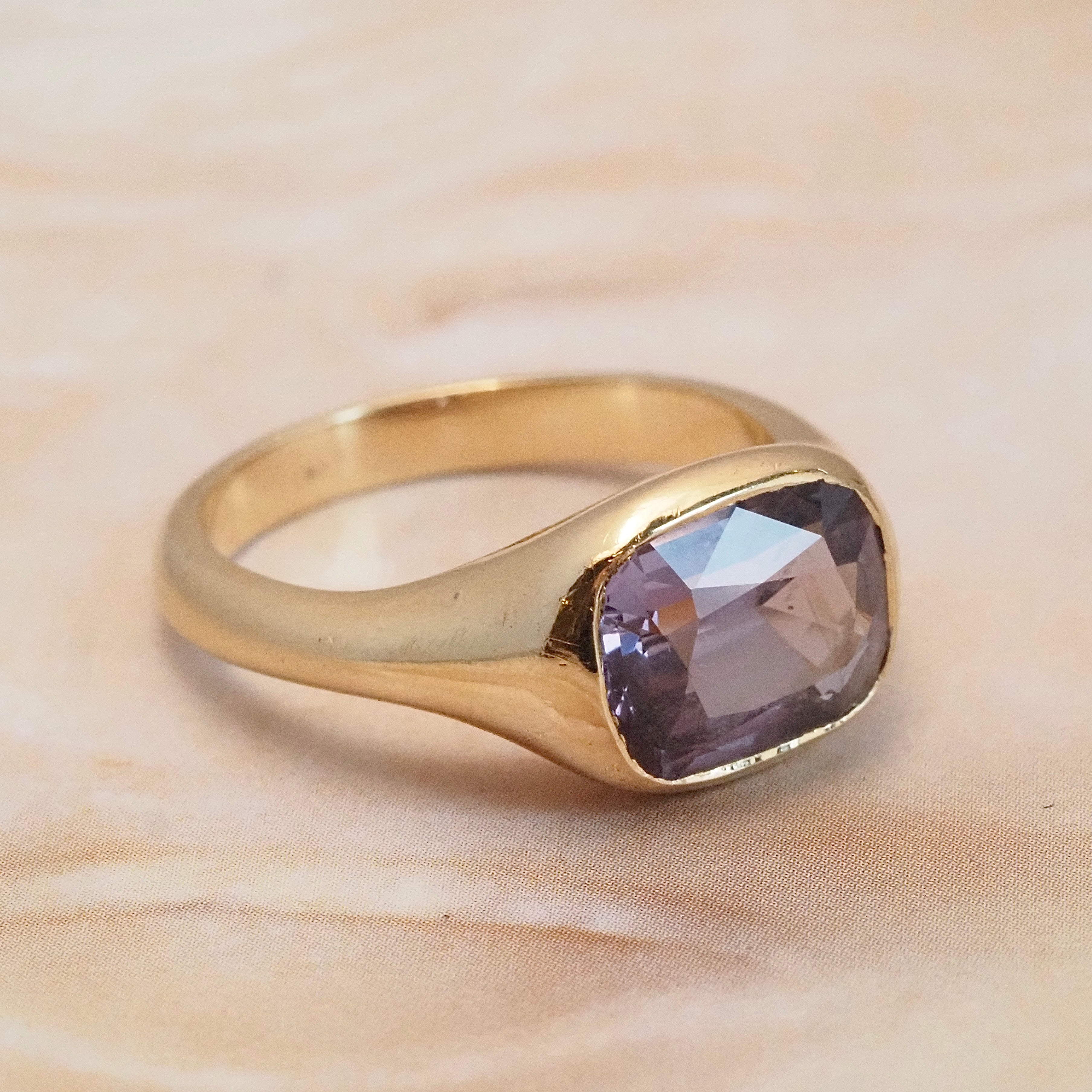 18k Gold Purple Spinel Signet Ring