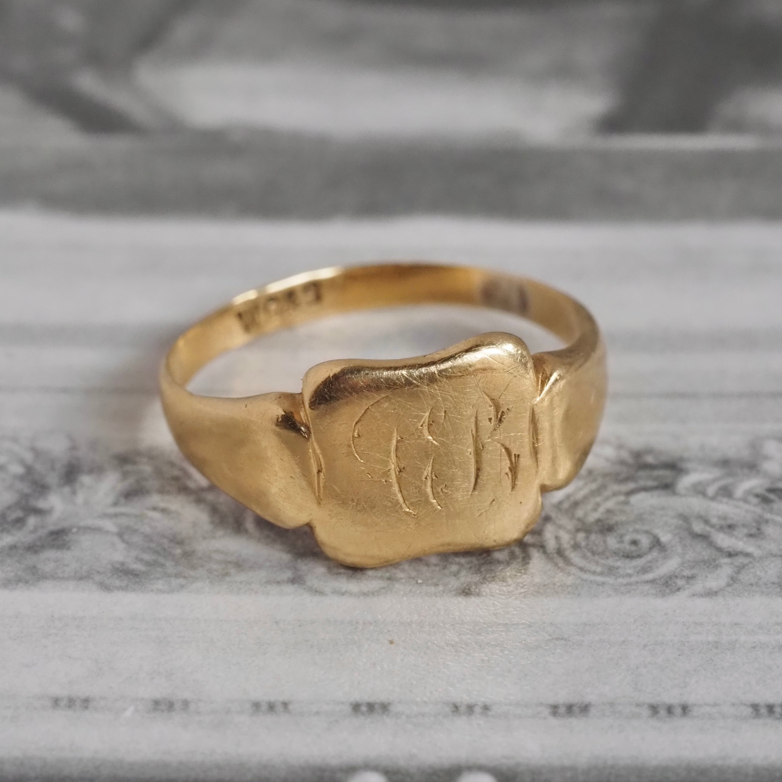 Antique 18k Gold Square Signet Ring