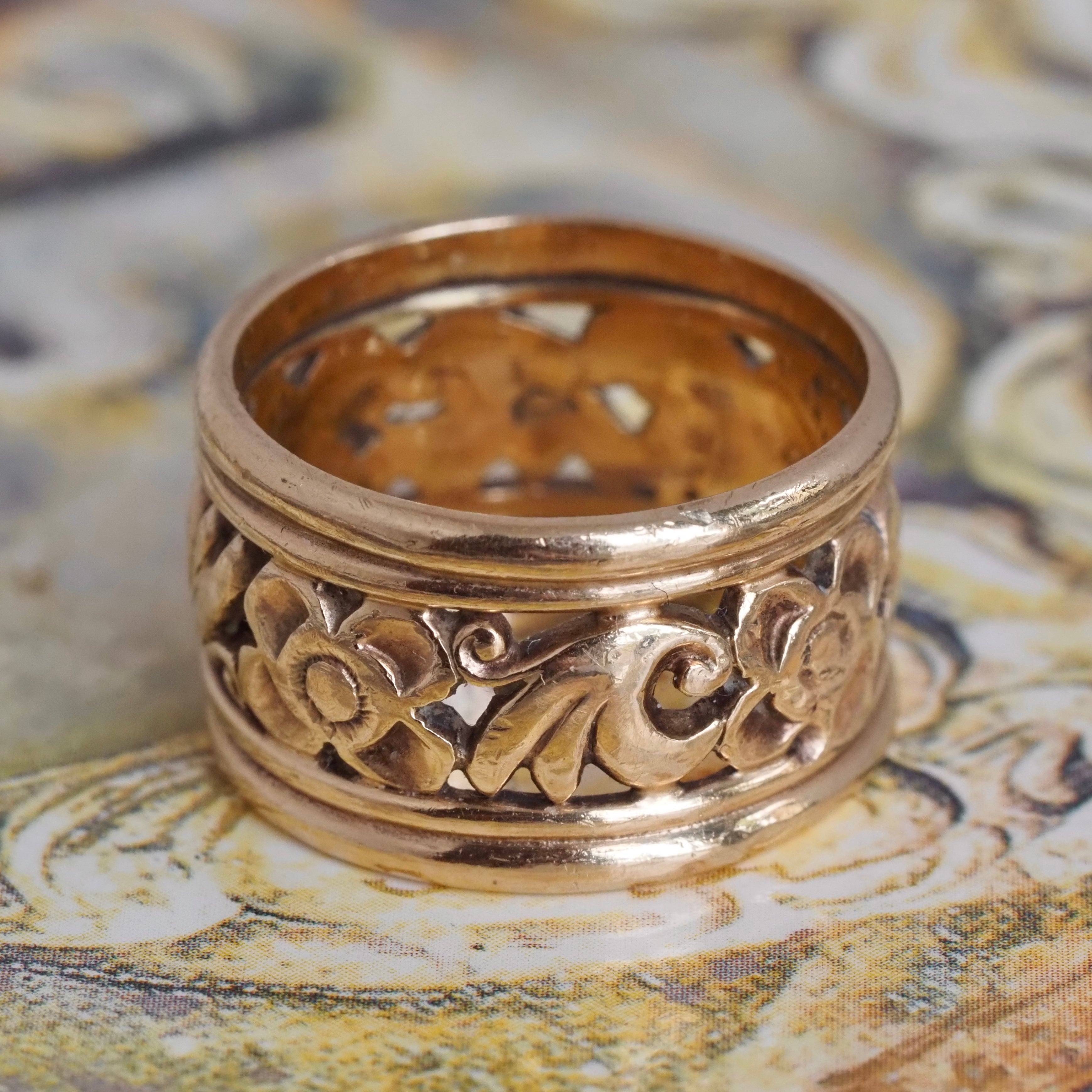 Antique Floral Wide 9k Gold Band