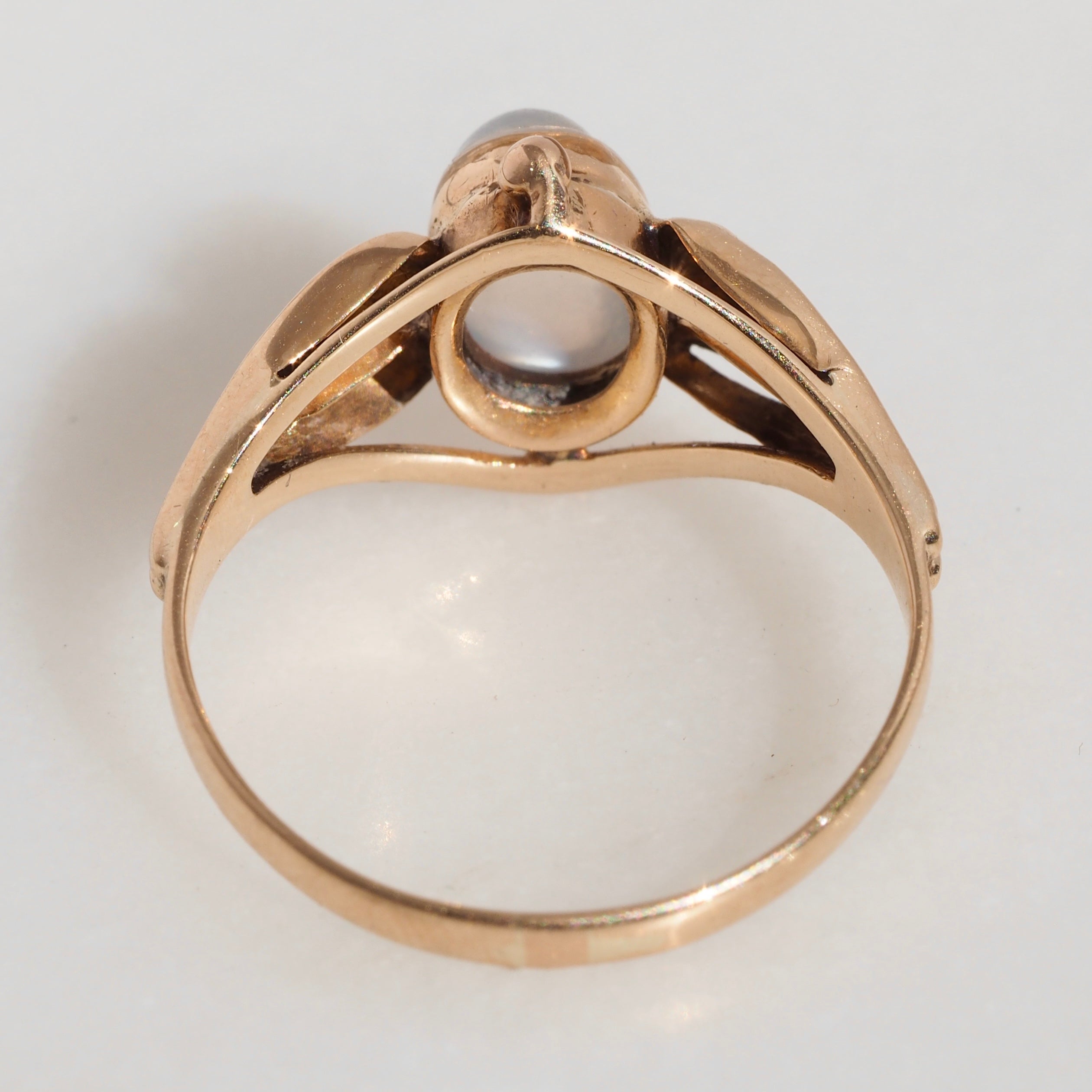 Vintage 14k Gold Sugarloaf Moonstone Ring