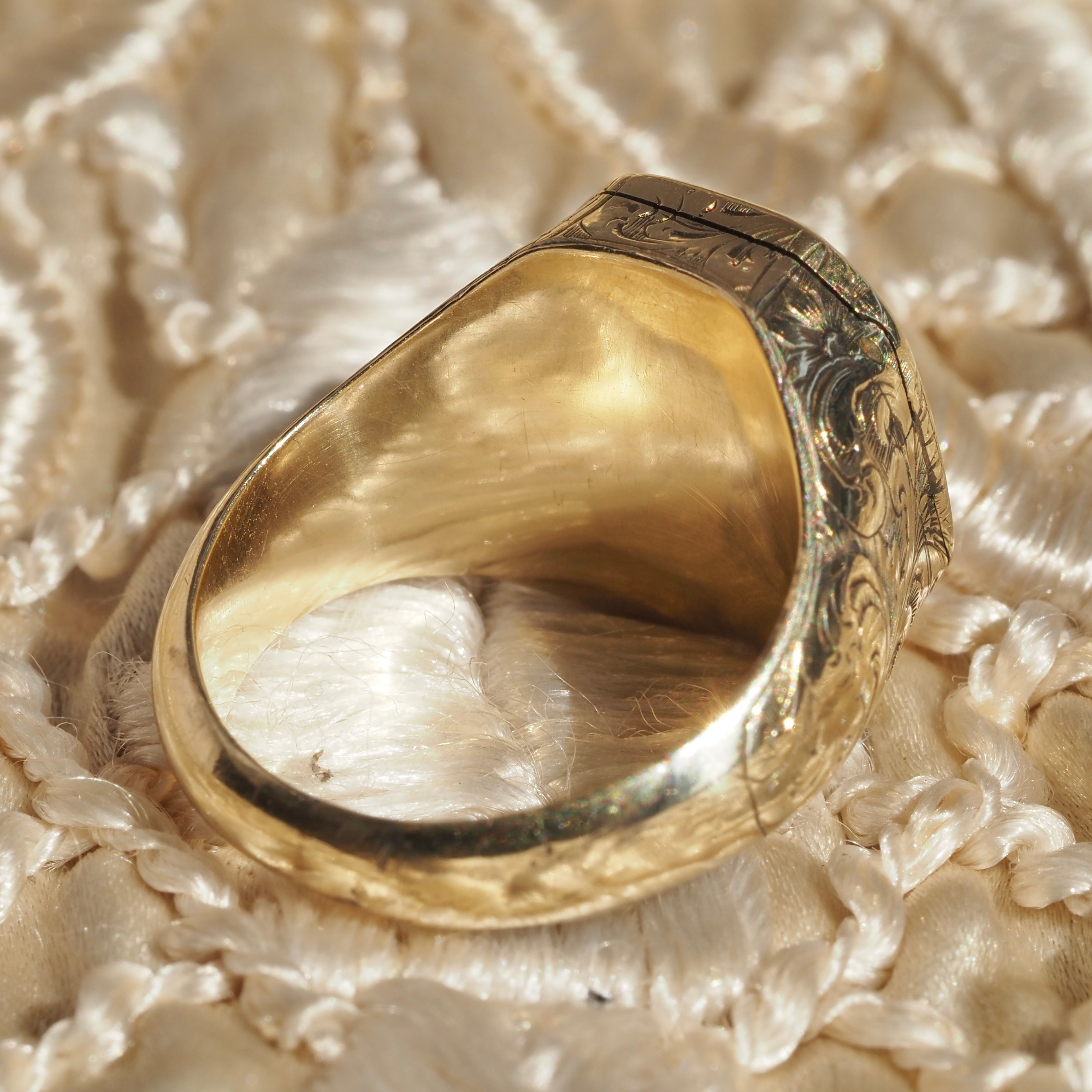Antique Victorian 14k Gold Engraved Locket Carnelian Ring