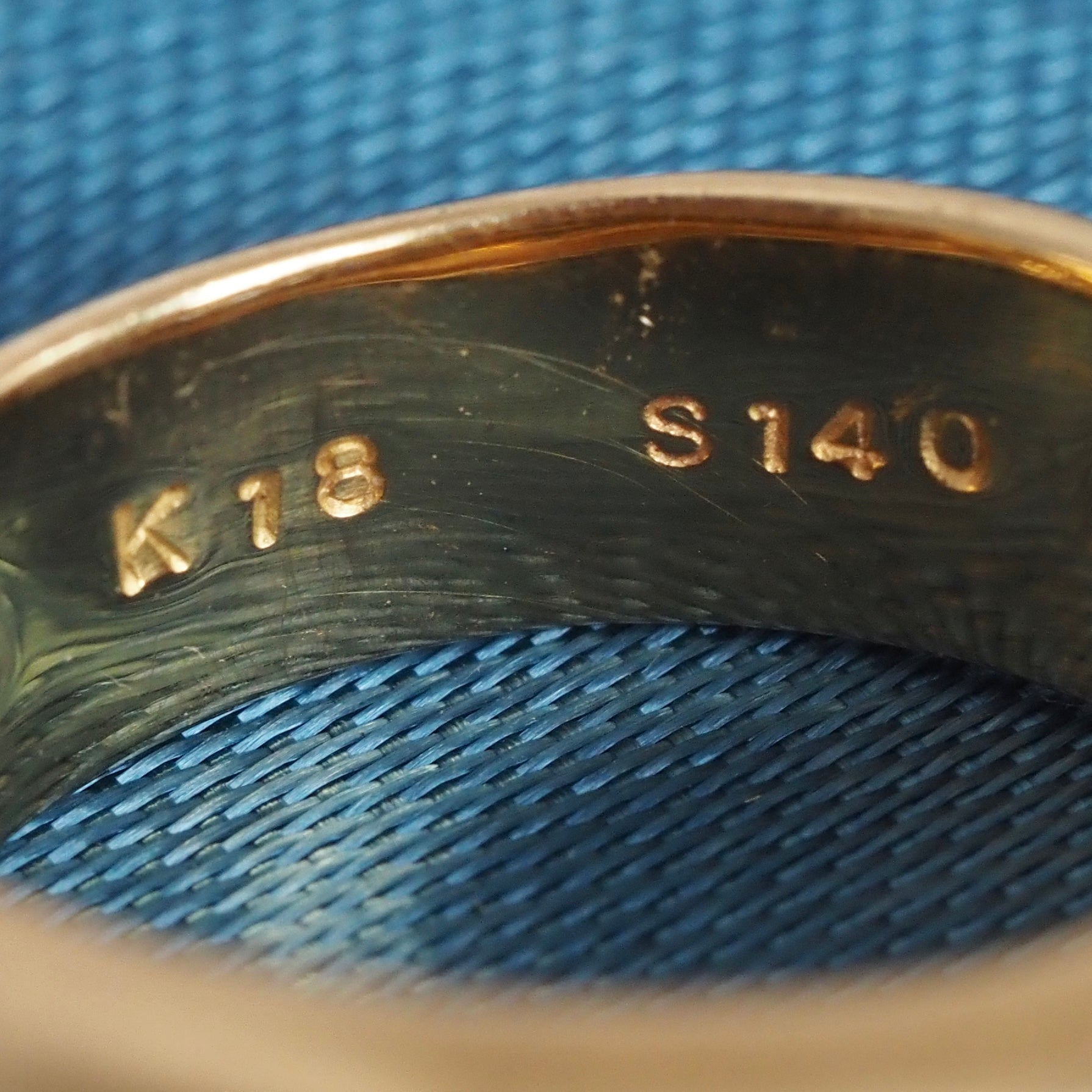 Vintage 18k Gold Sapphire Channel Set Curved Ring