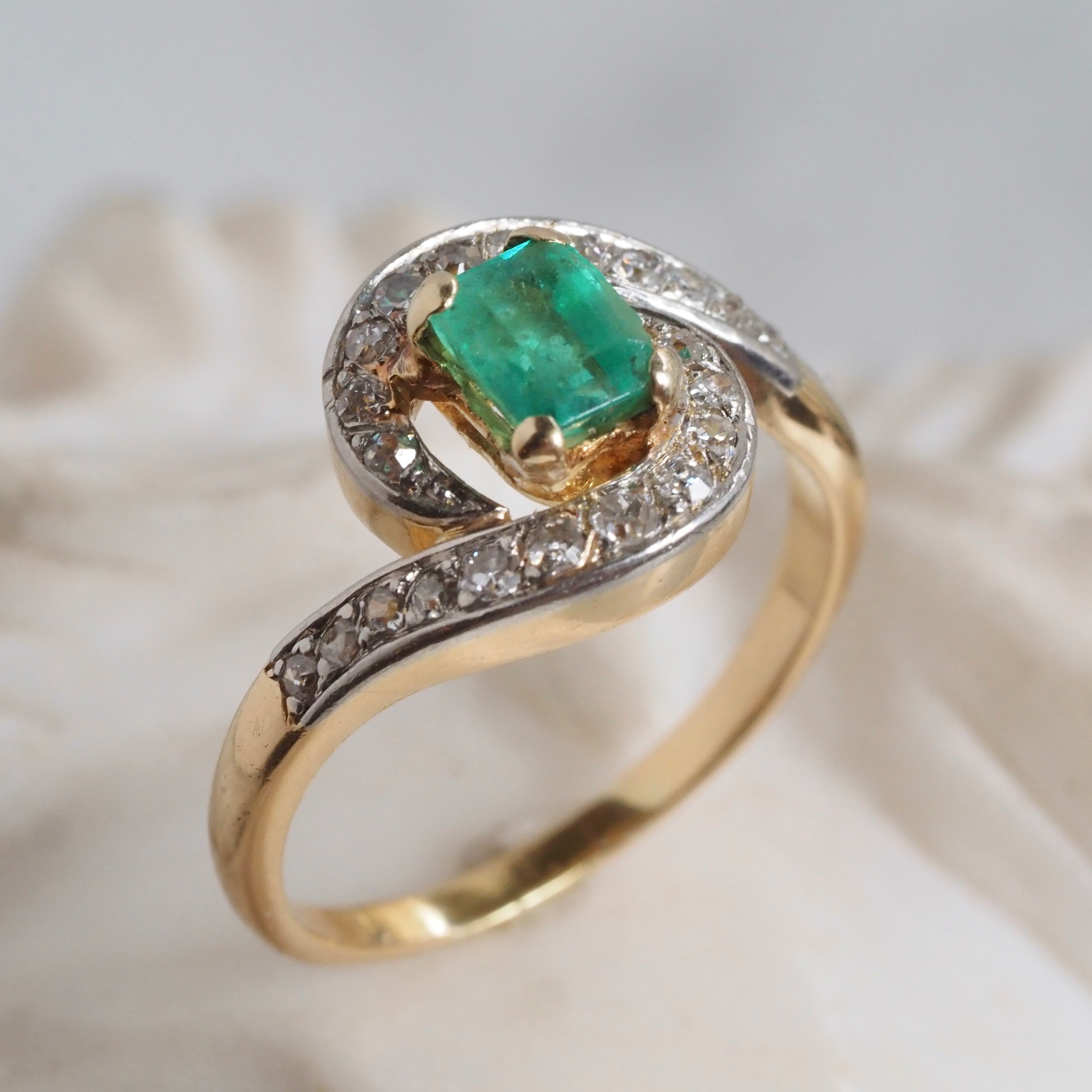 Antique Emerald Diamond Swirl 18k Gold Ring