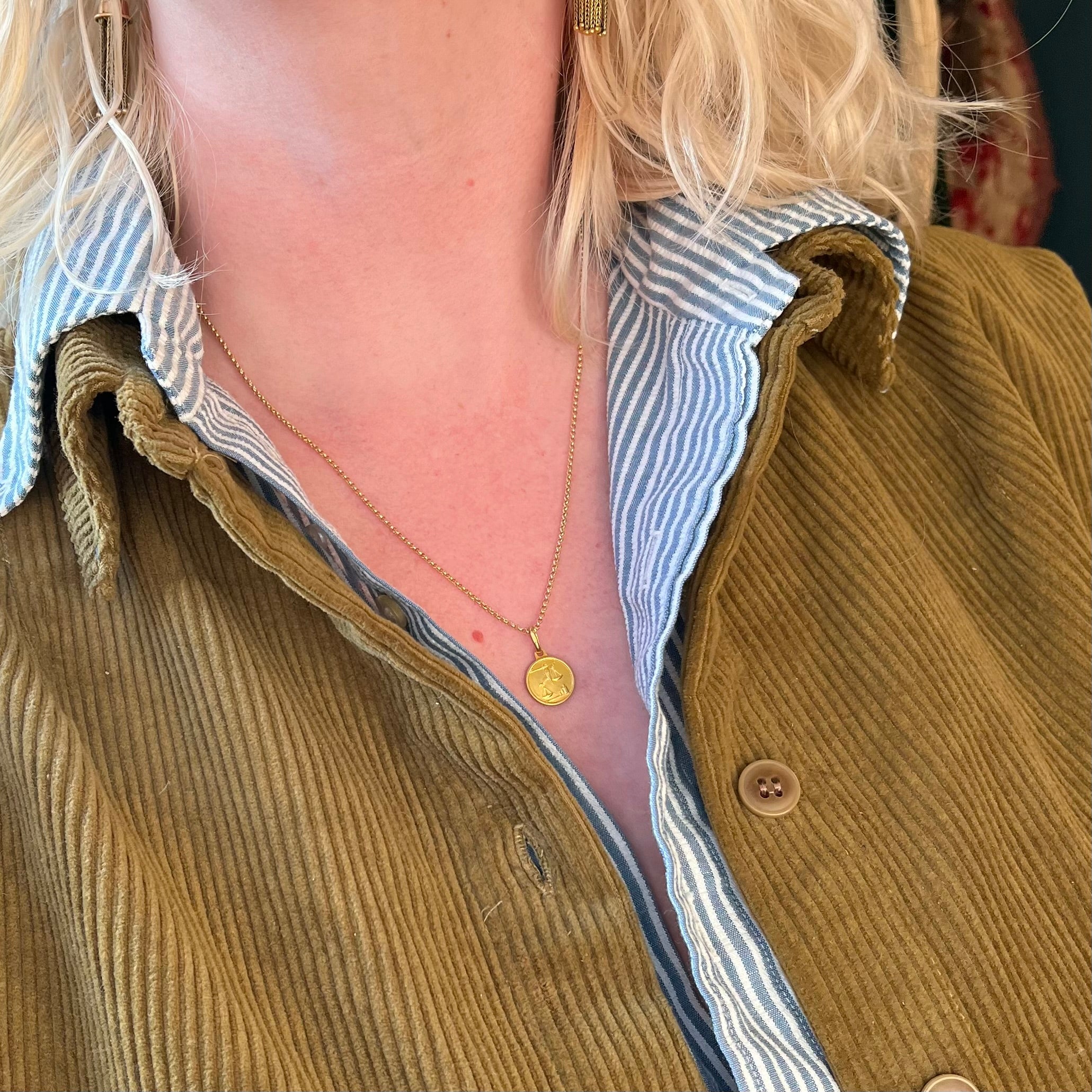 Vintage Libra 18k Gold Zodiac Pendant
