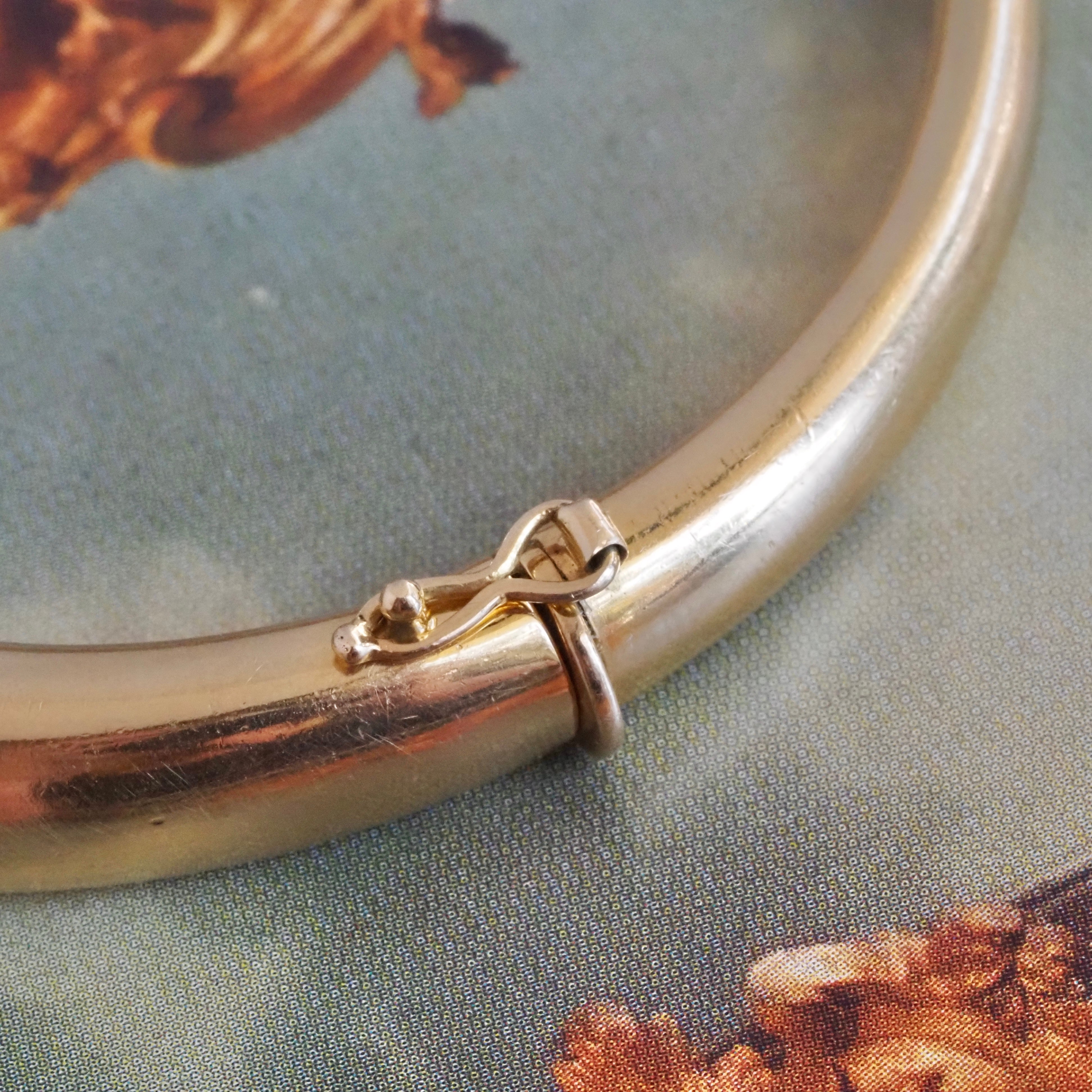 Vintage Italian 18k Gold Hinged Bangle