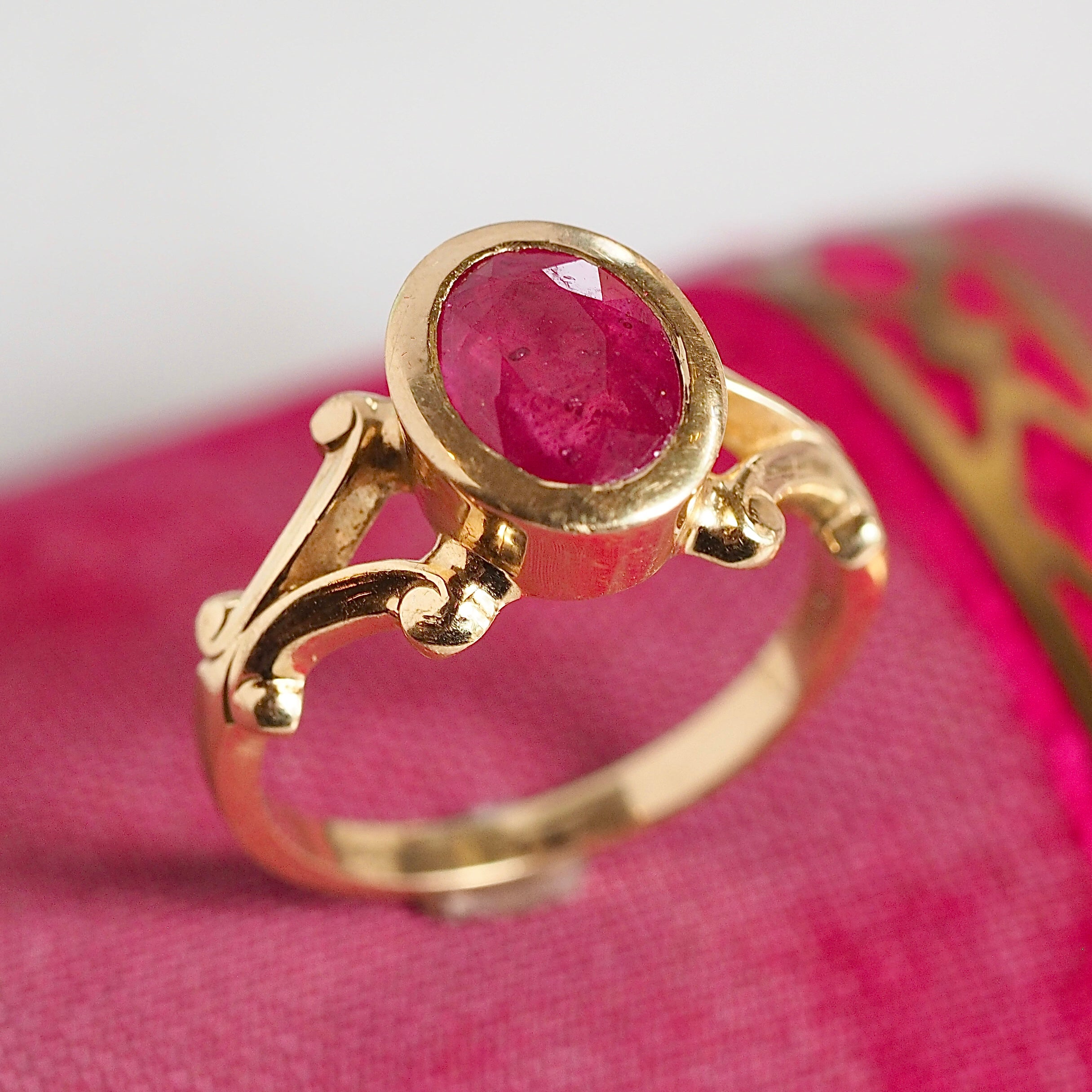 Vintage 14k Gold Natural Ruby Bezel Set Ring