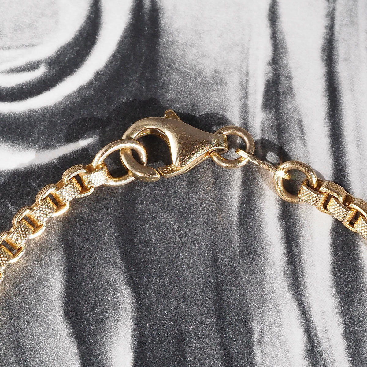Vintage Italian 14k Gold Rounded Textured Box Chain Bracelet