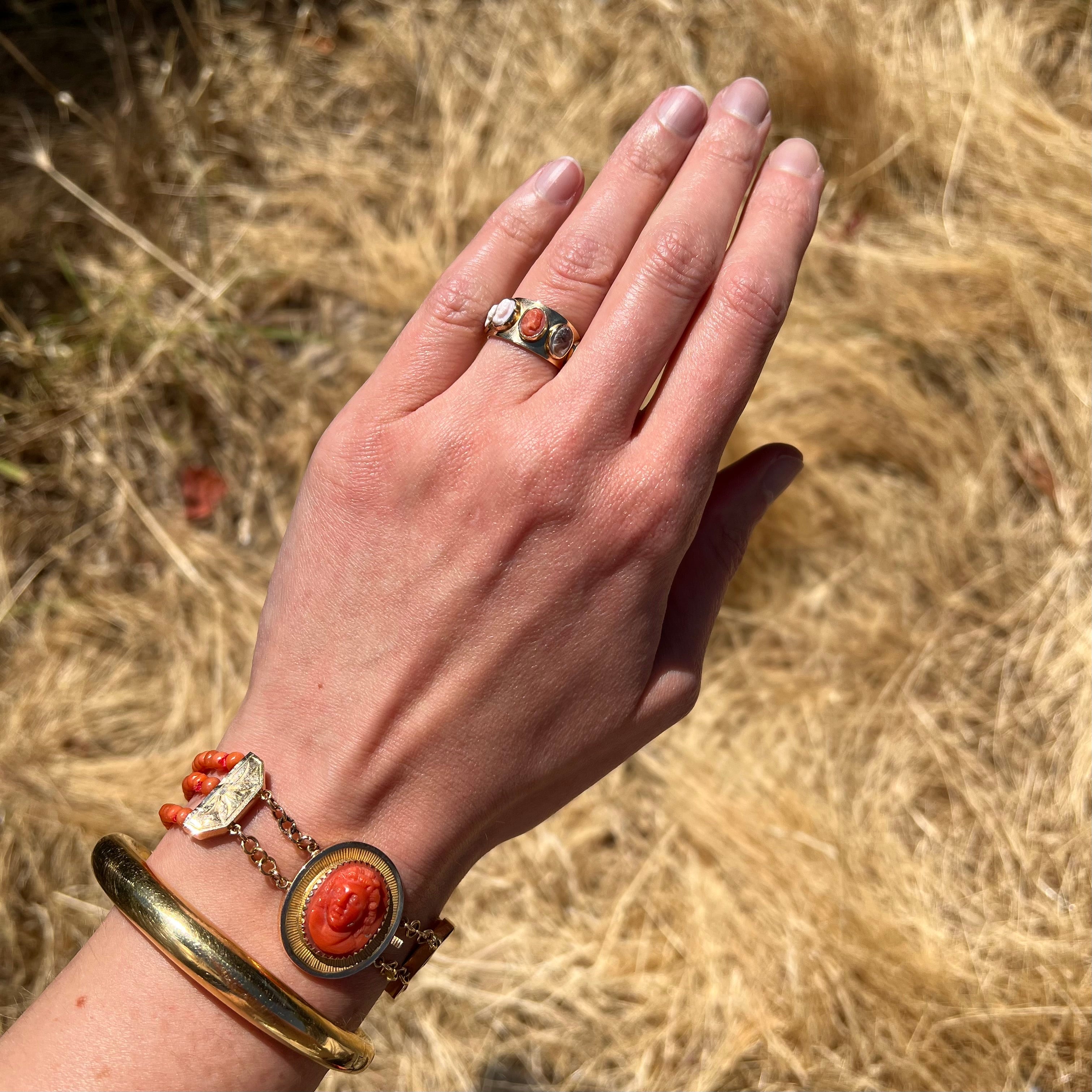 Vintage Cameo Coral Mother of Pearl and Shell 14k Gold Ring