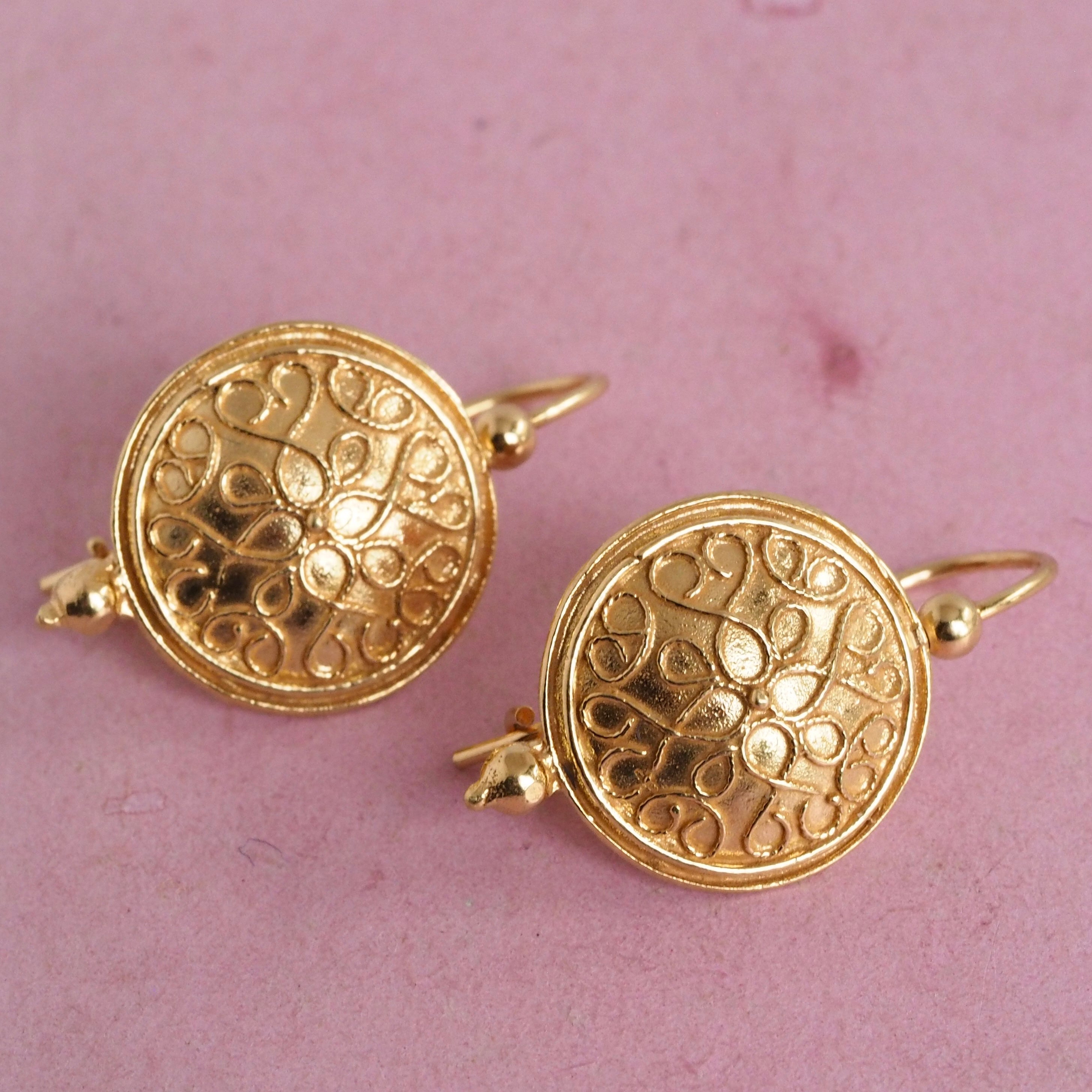 Vintage Italian 18k Gold Filigree Disc Earrings