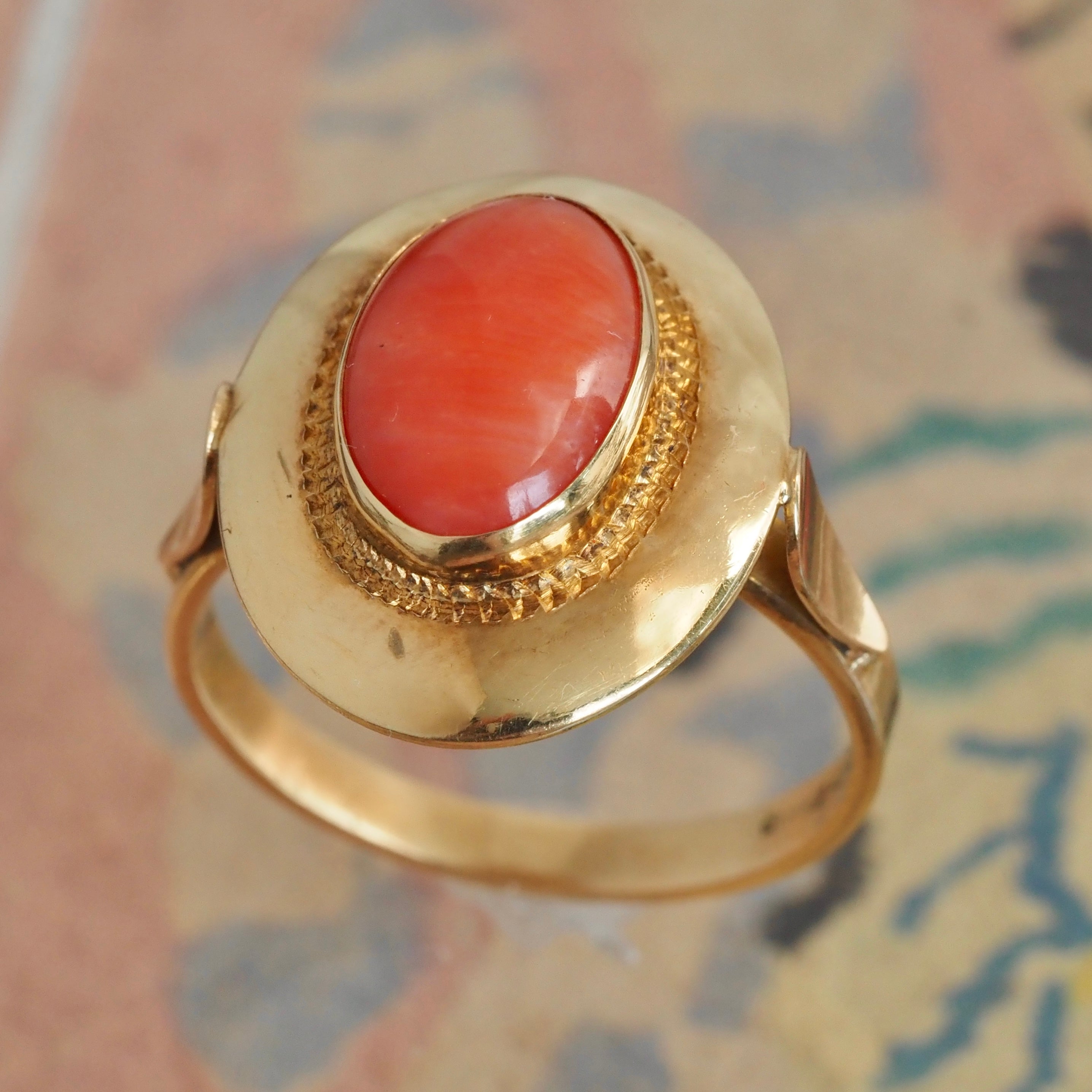 Vintage Italian Coral 18k Gold Ring