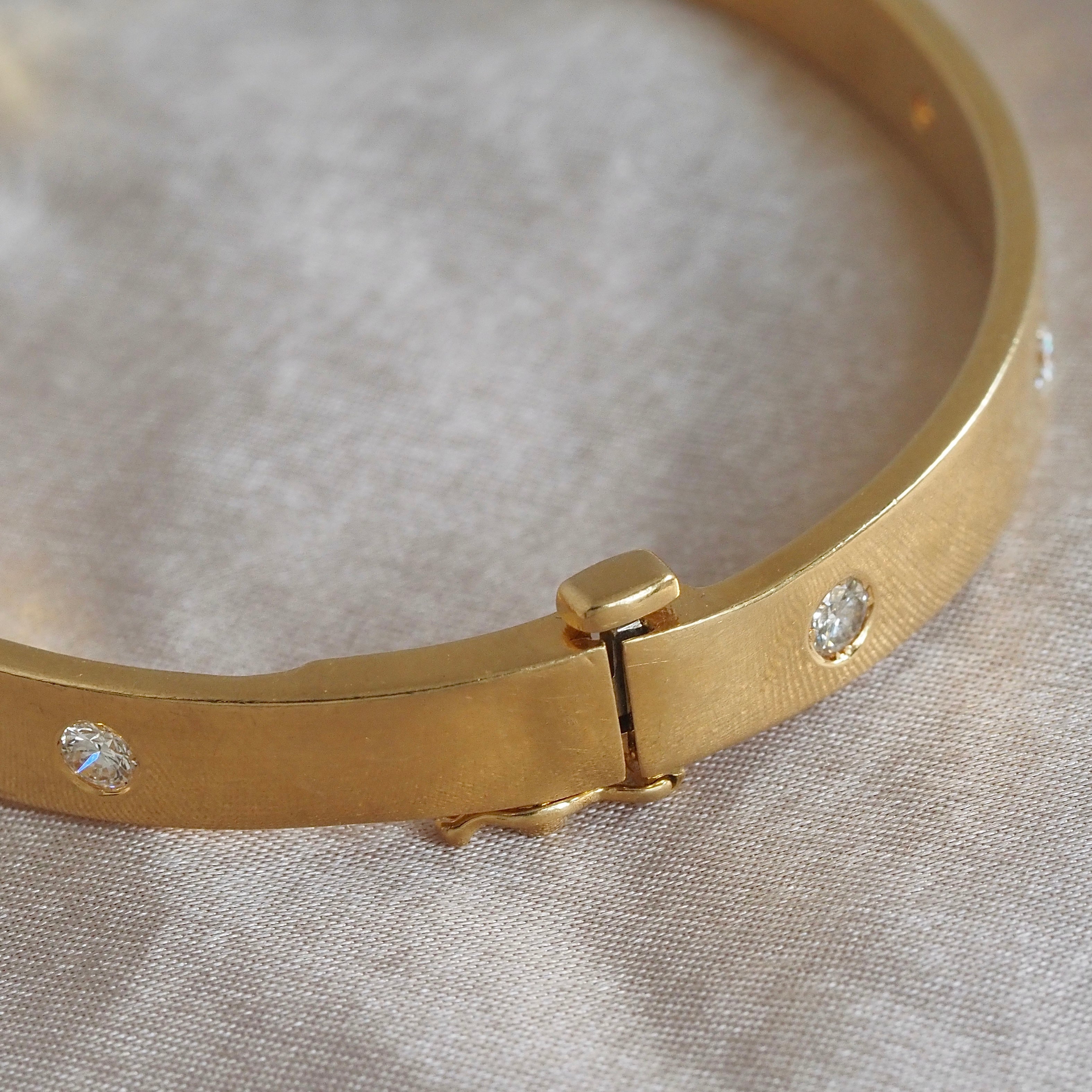 Vintage 18k Gold Diamond Oval Hinged Bangle
