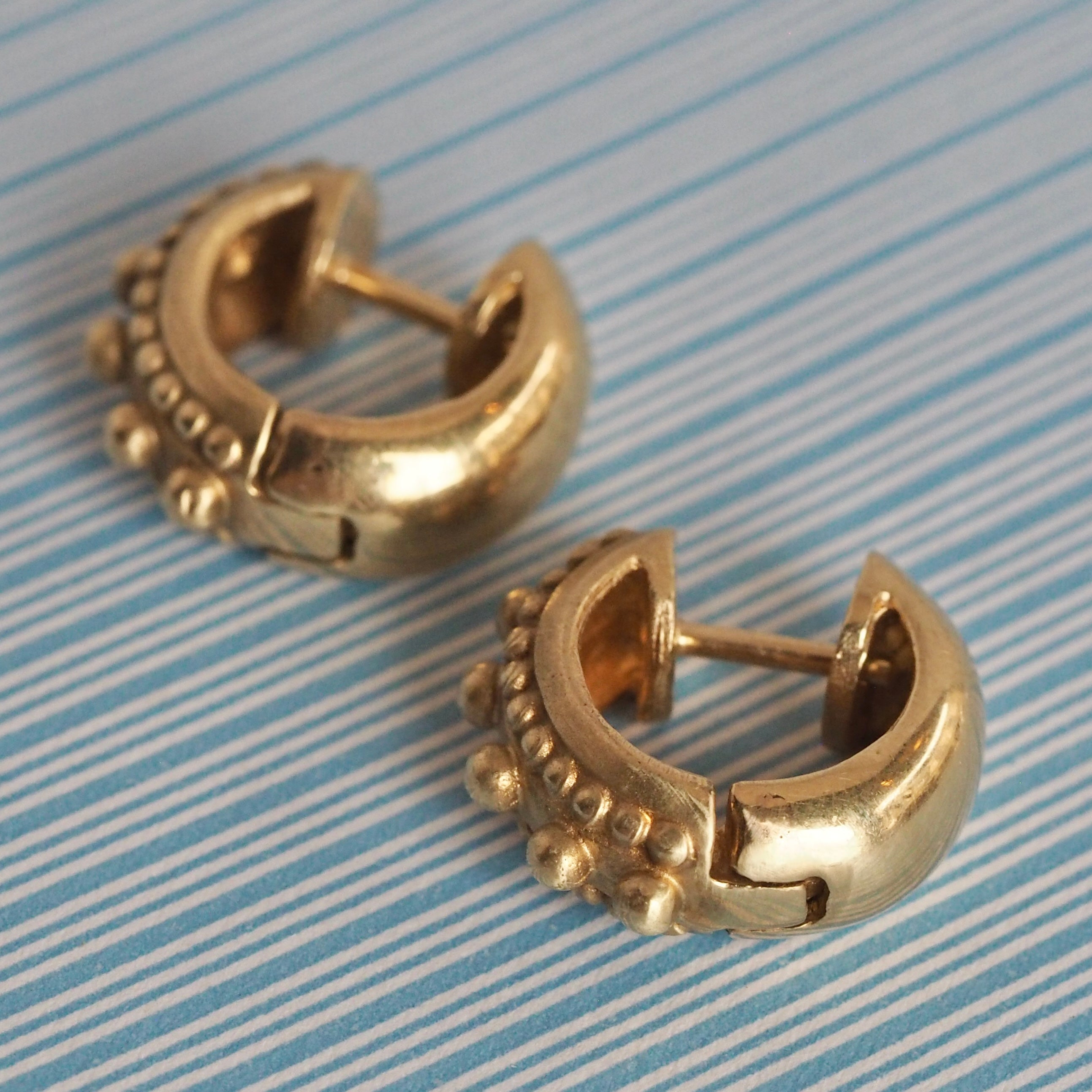 Vintage Etruscan Style 14k Gold Hinged Huggie Hoops
