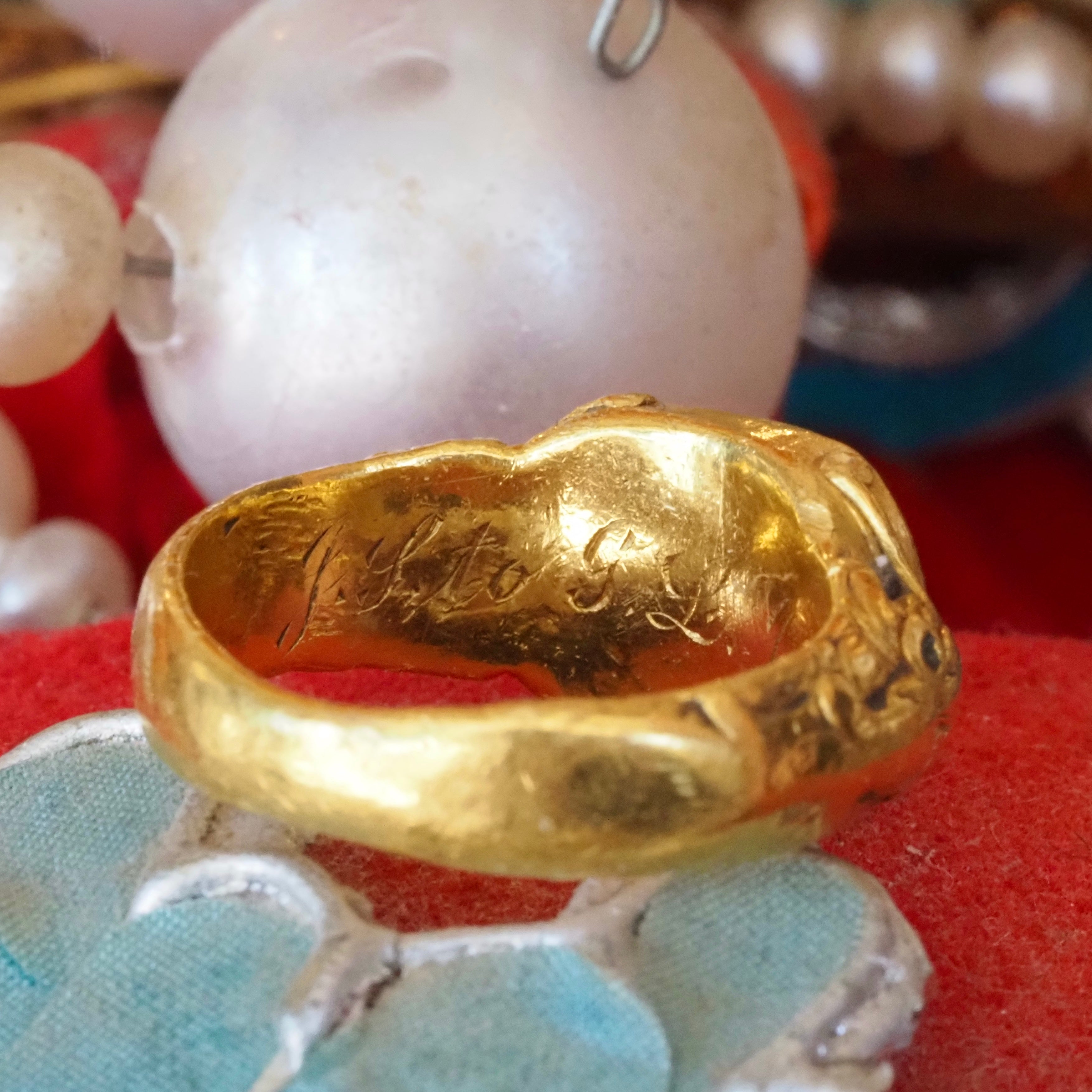 Antique Chinese 24k Gold Jadeite Moth Ring