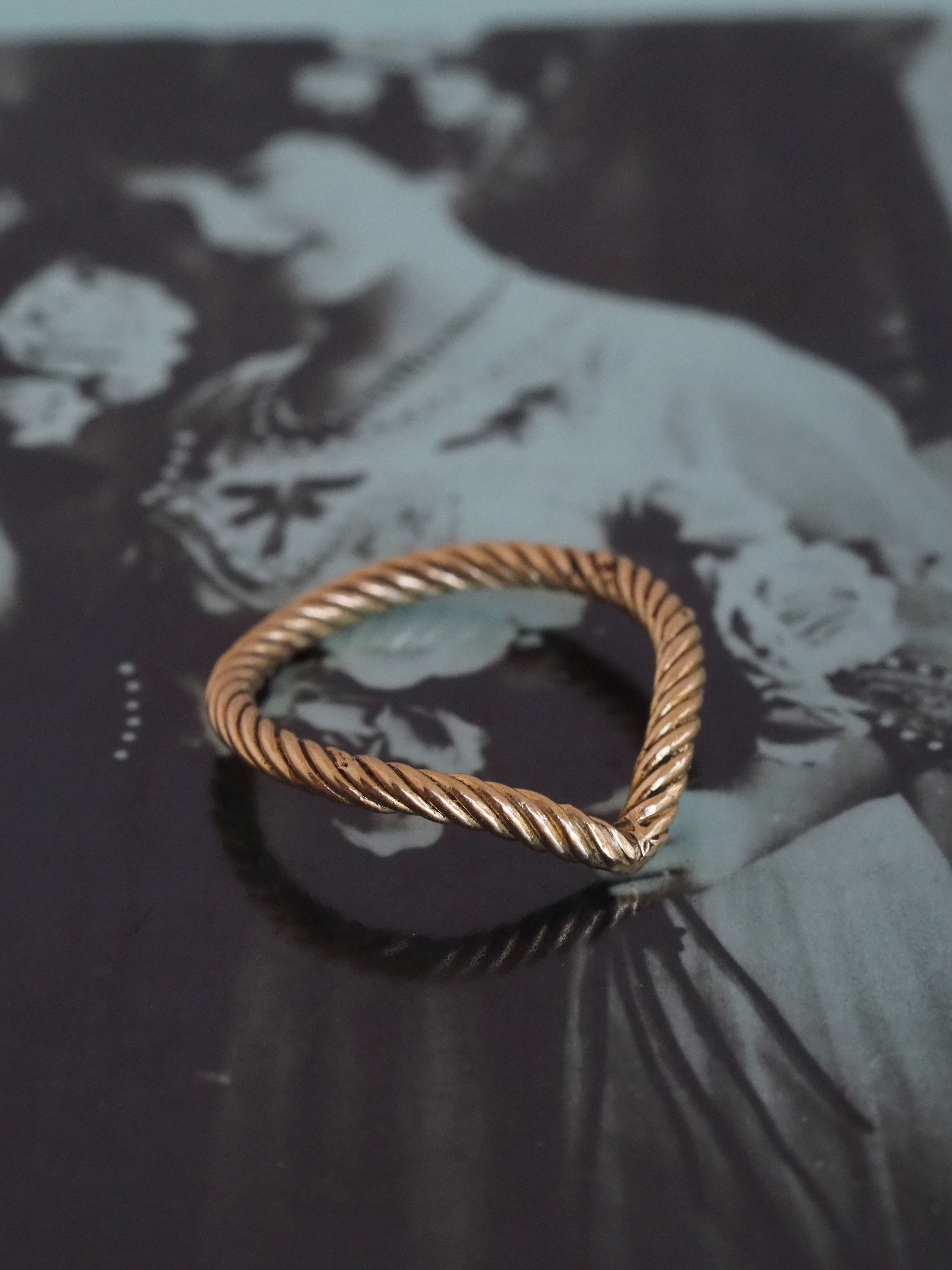 Vintage Twisted V 14k Gold Ring