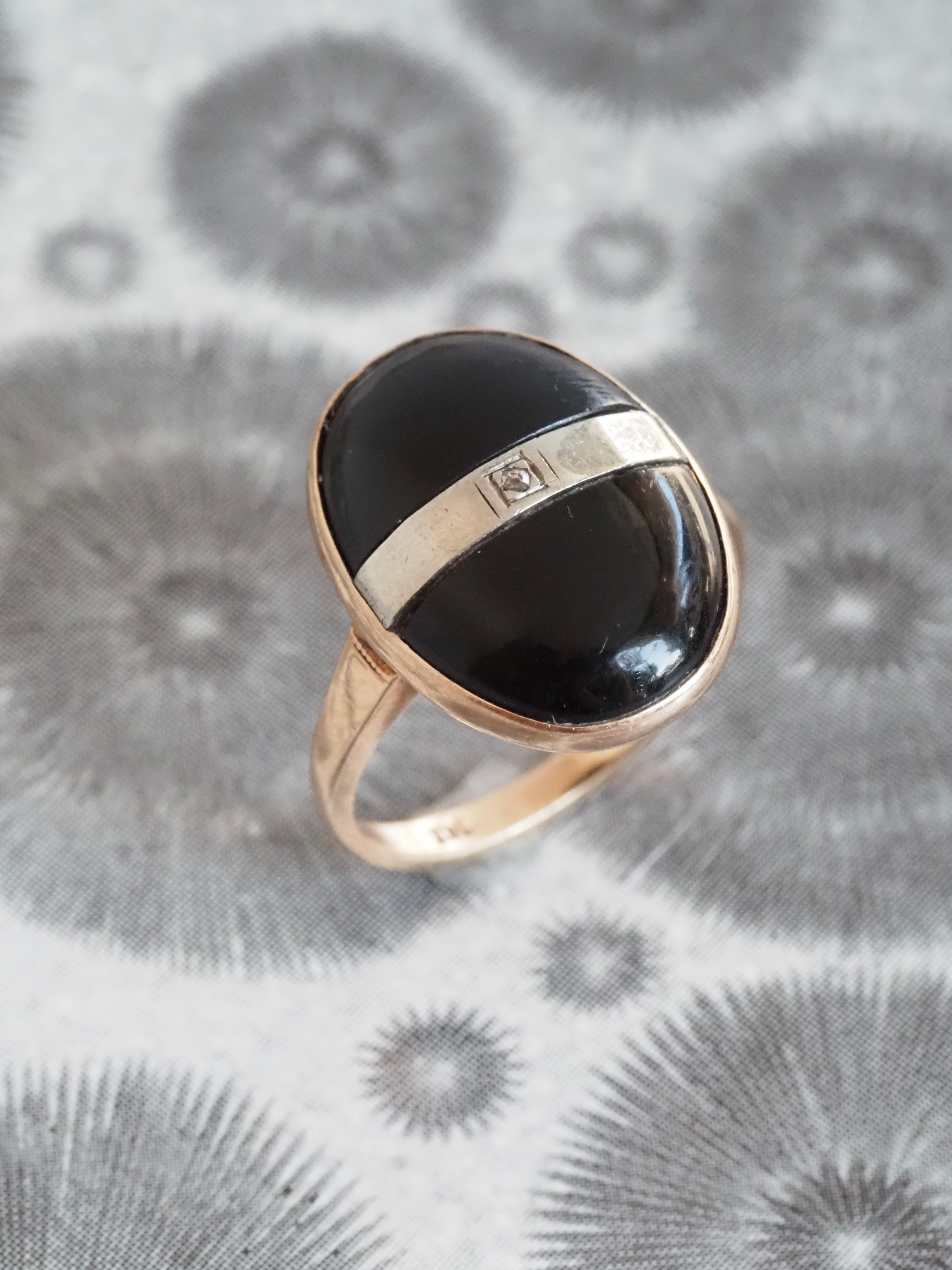 Vintage Late Deco 14k Gold Onyx Diamond Ring