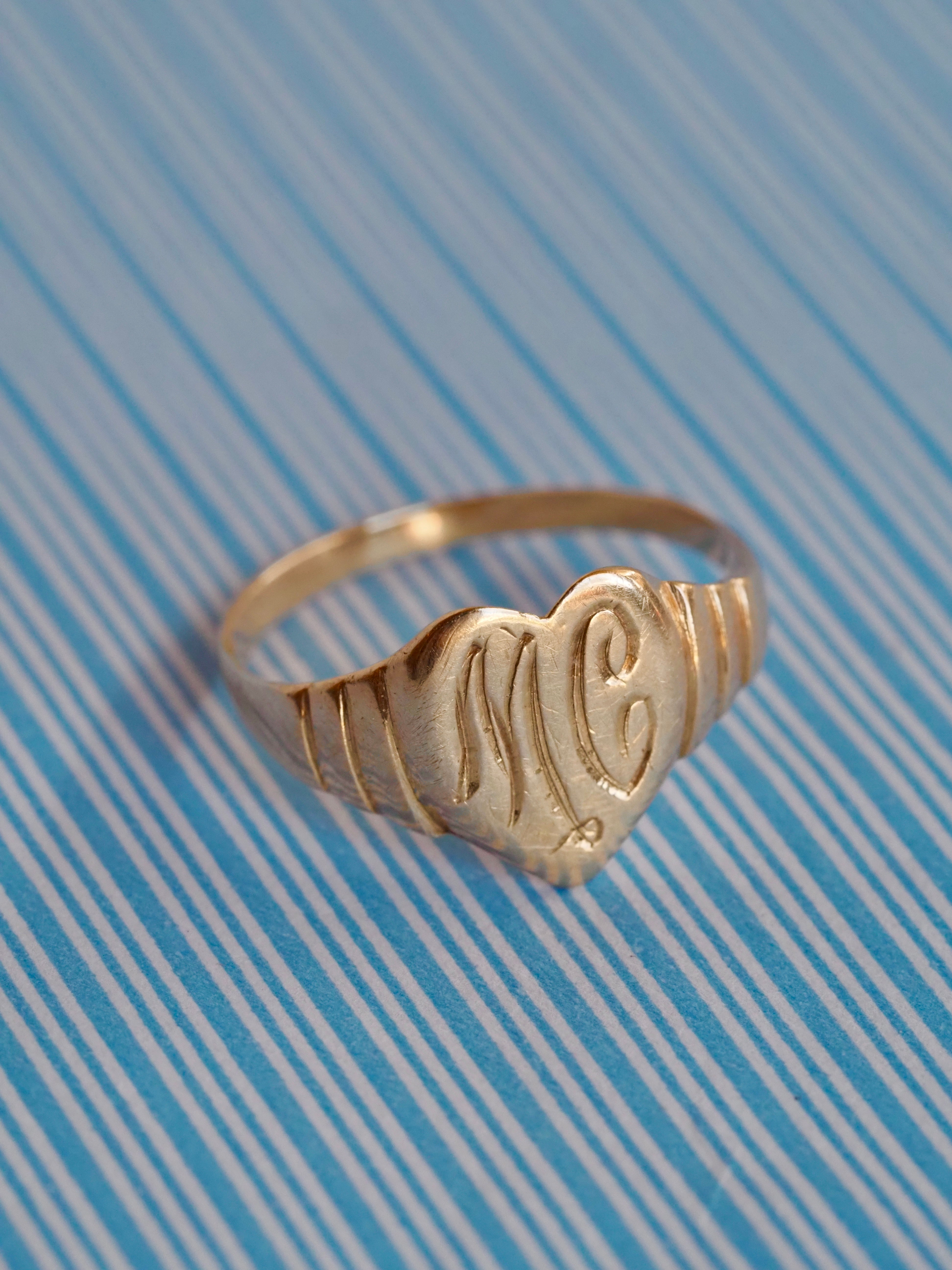 Vintage 14k Gold Heart Engraved “MC” Signet
