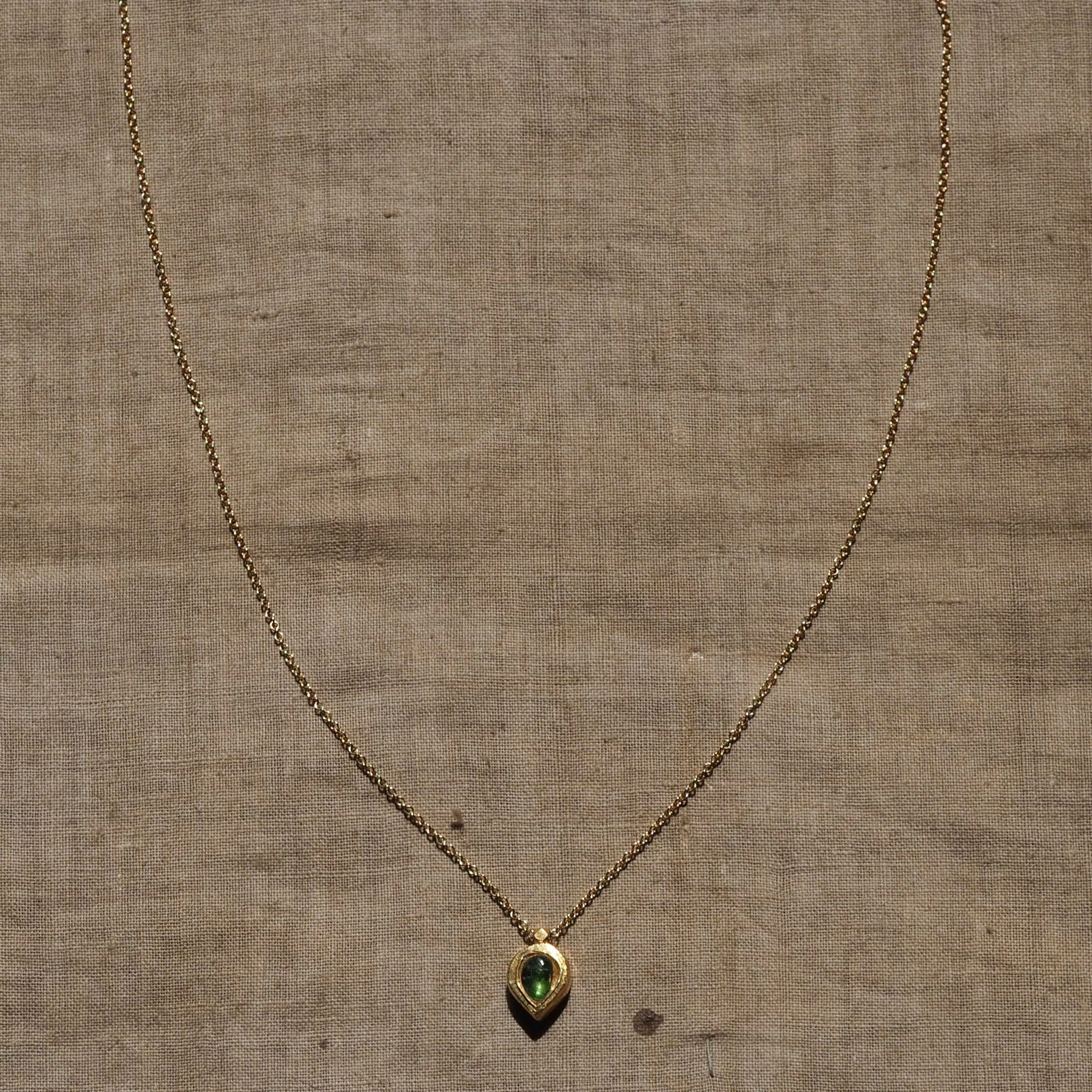 Vintage Indian 22k Gold Tourmaline Pendant on 18k Gold Rolo Chain
