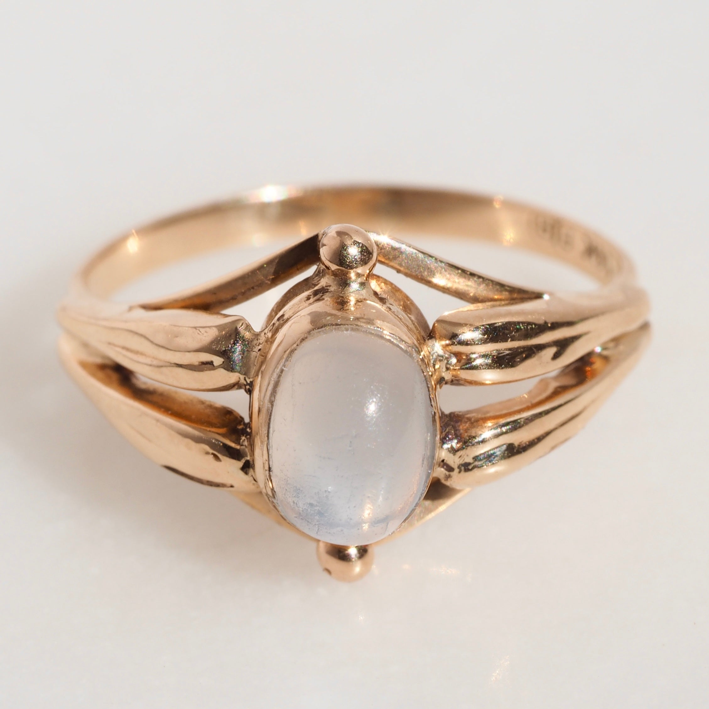 Vintage 14k Gold Sugarloaf Moonstone Ring
