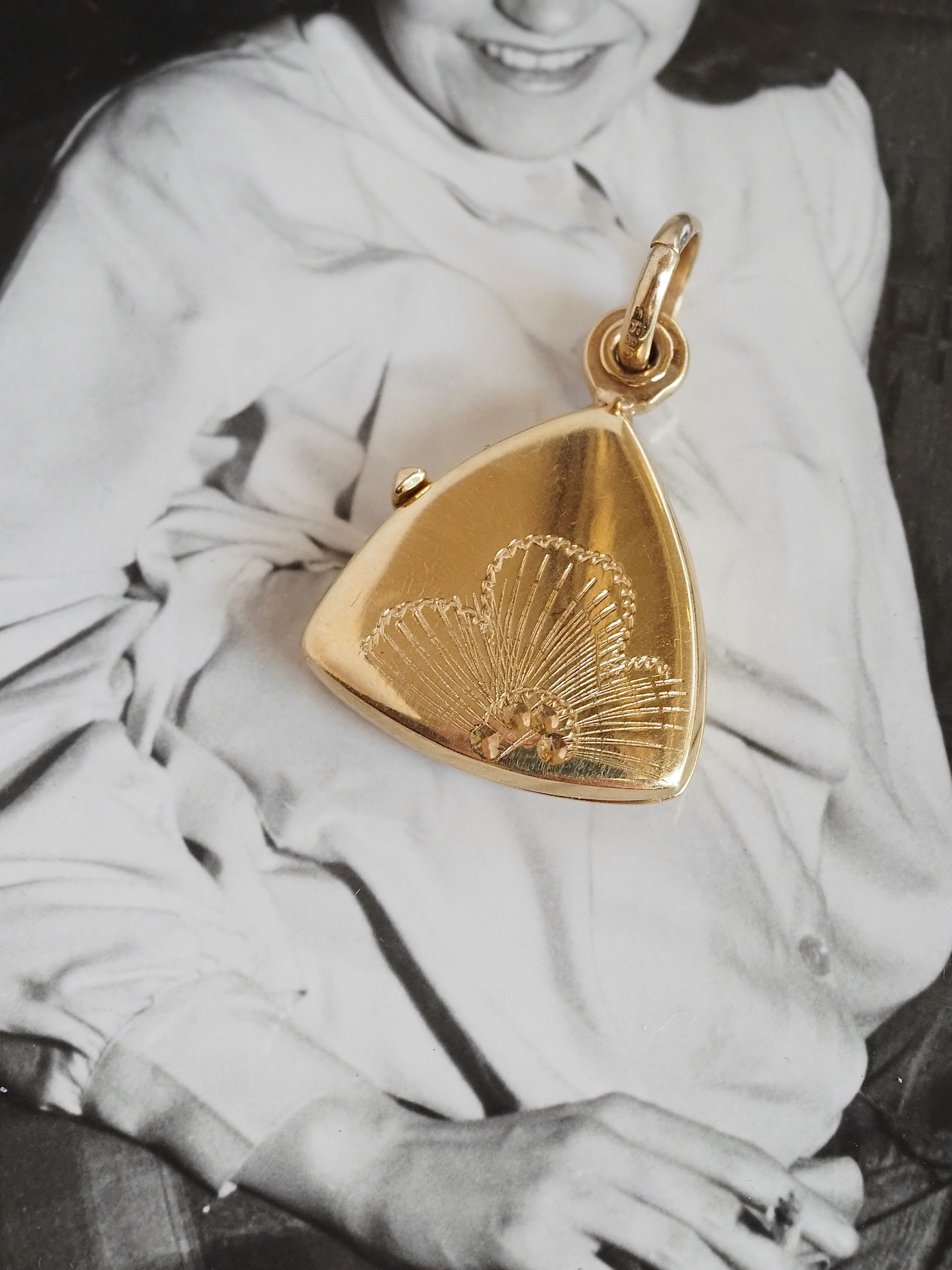 Vintage 14k Gold Floral Slide Locket