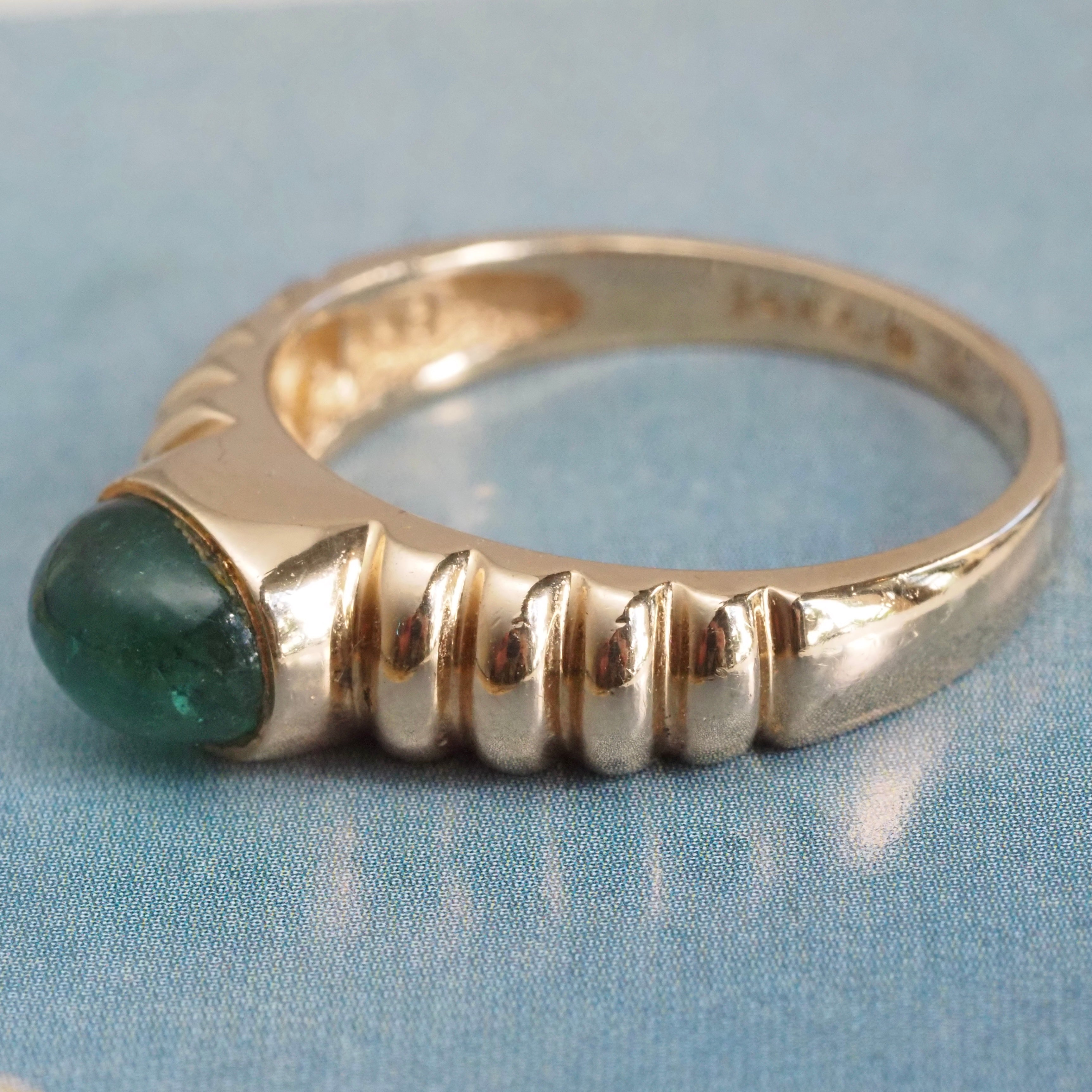 Vintage Bezel Set Cabochon Emerald Ridged 14k Gold Ring