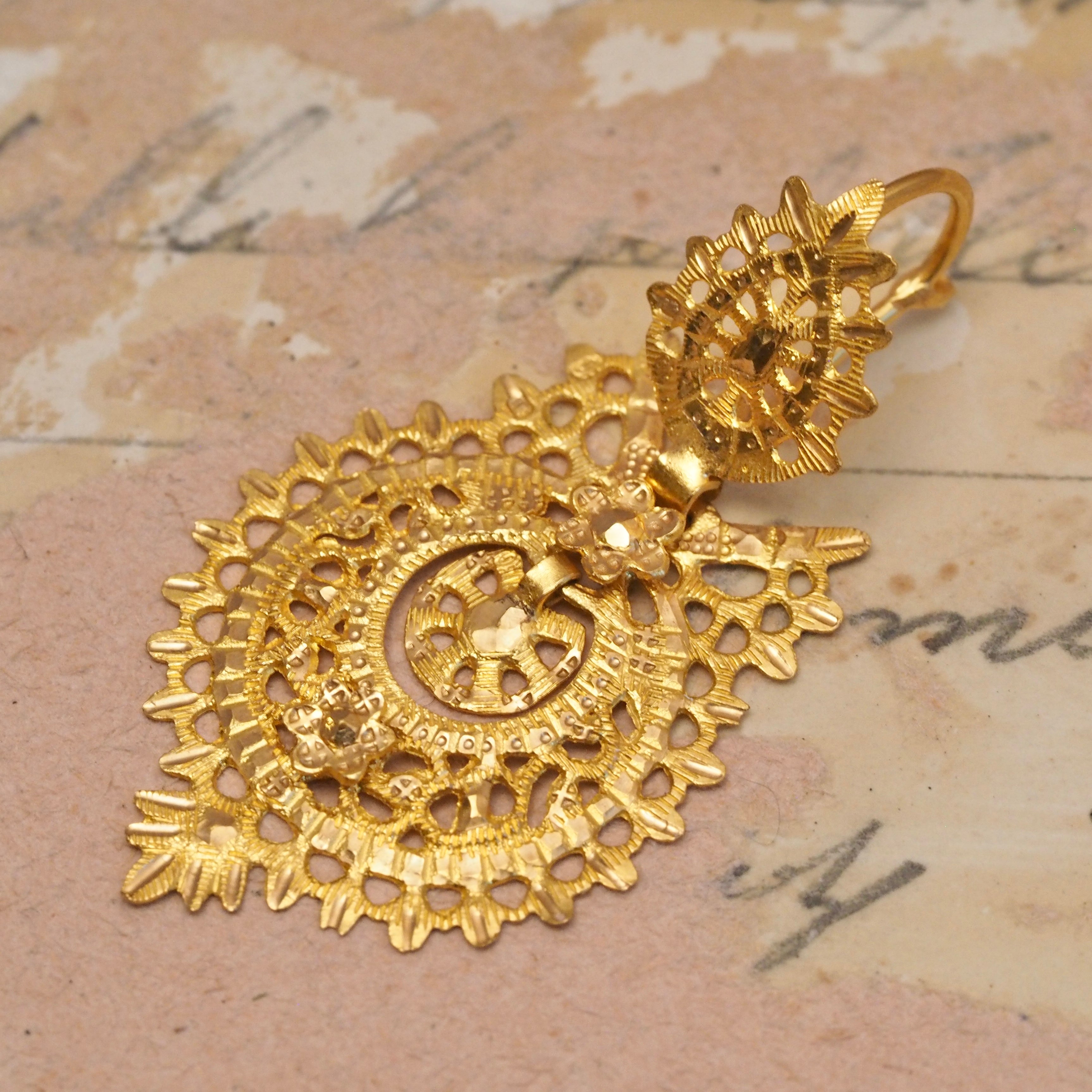 Vintage Portuguese 19k Gold Queen Earrings