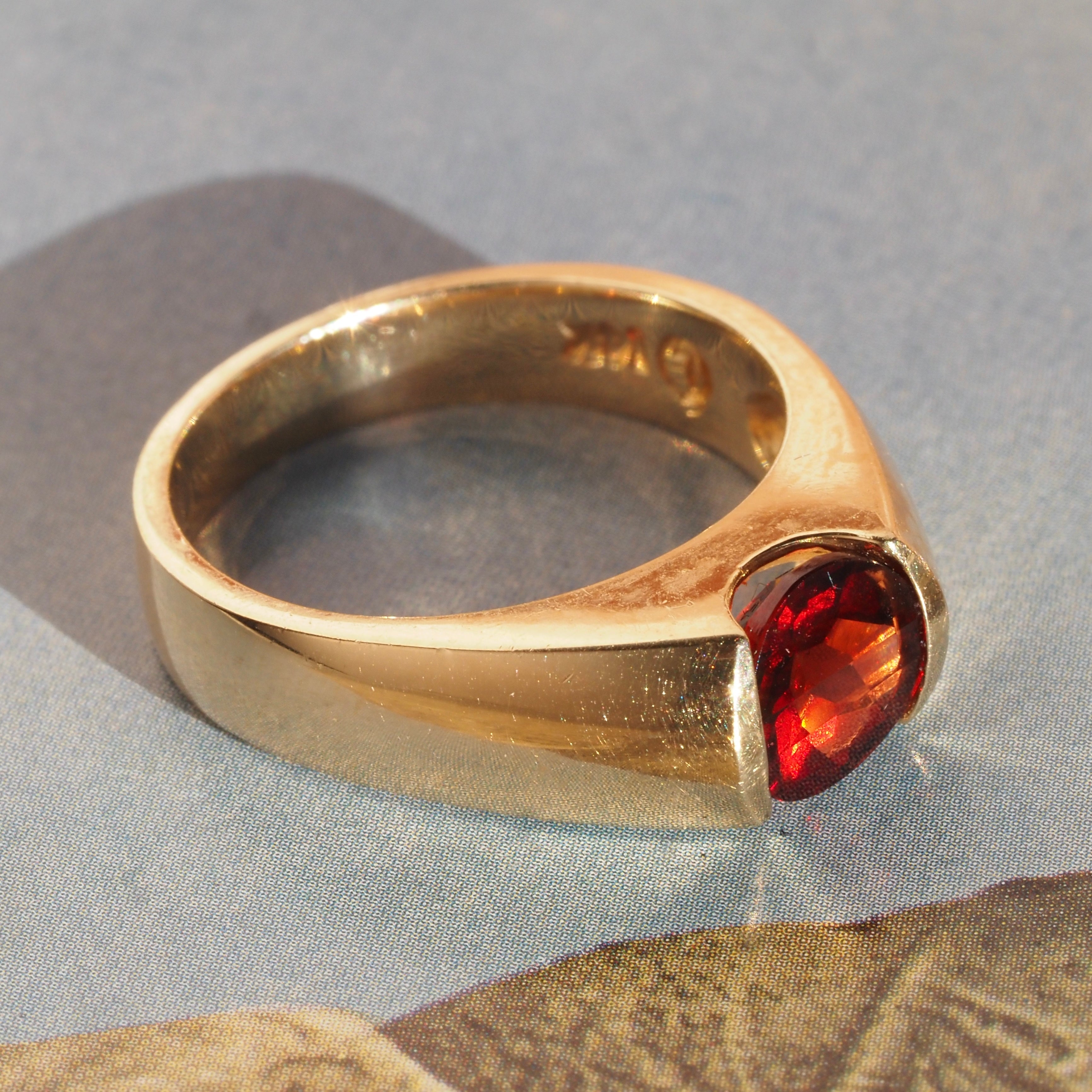 Vintage Buff Cut Garnet 14k Gold Ring