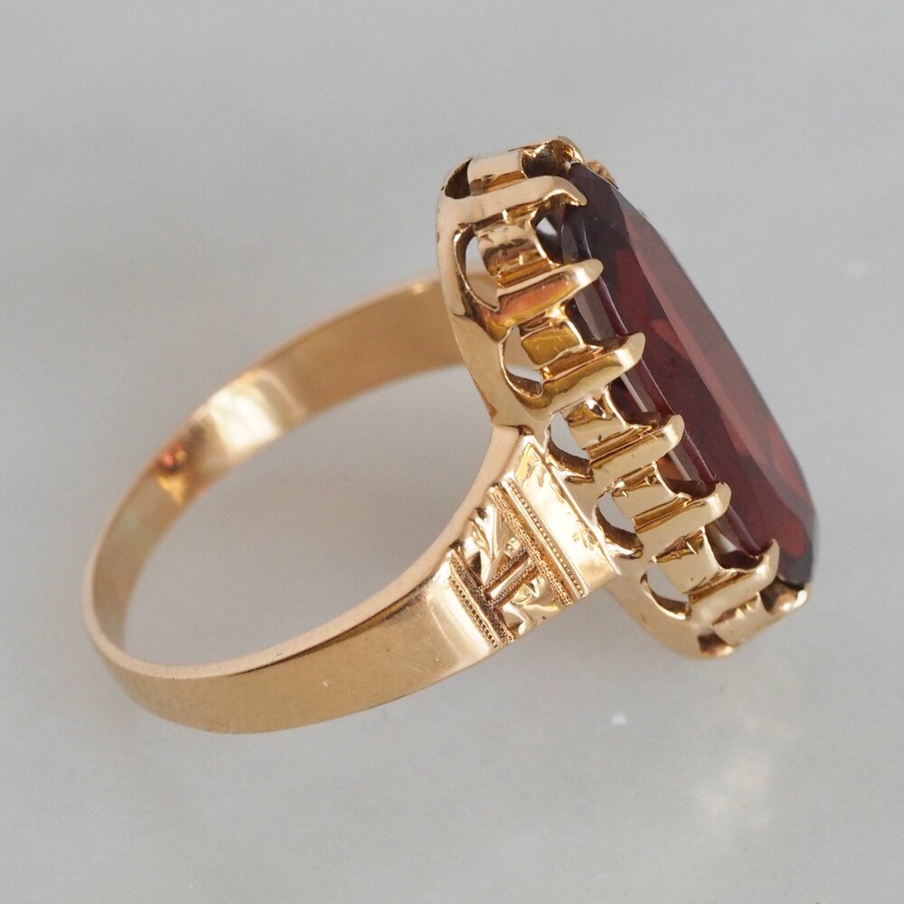 Antique Victorian 14k Gold Garnet Ring