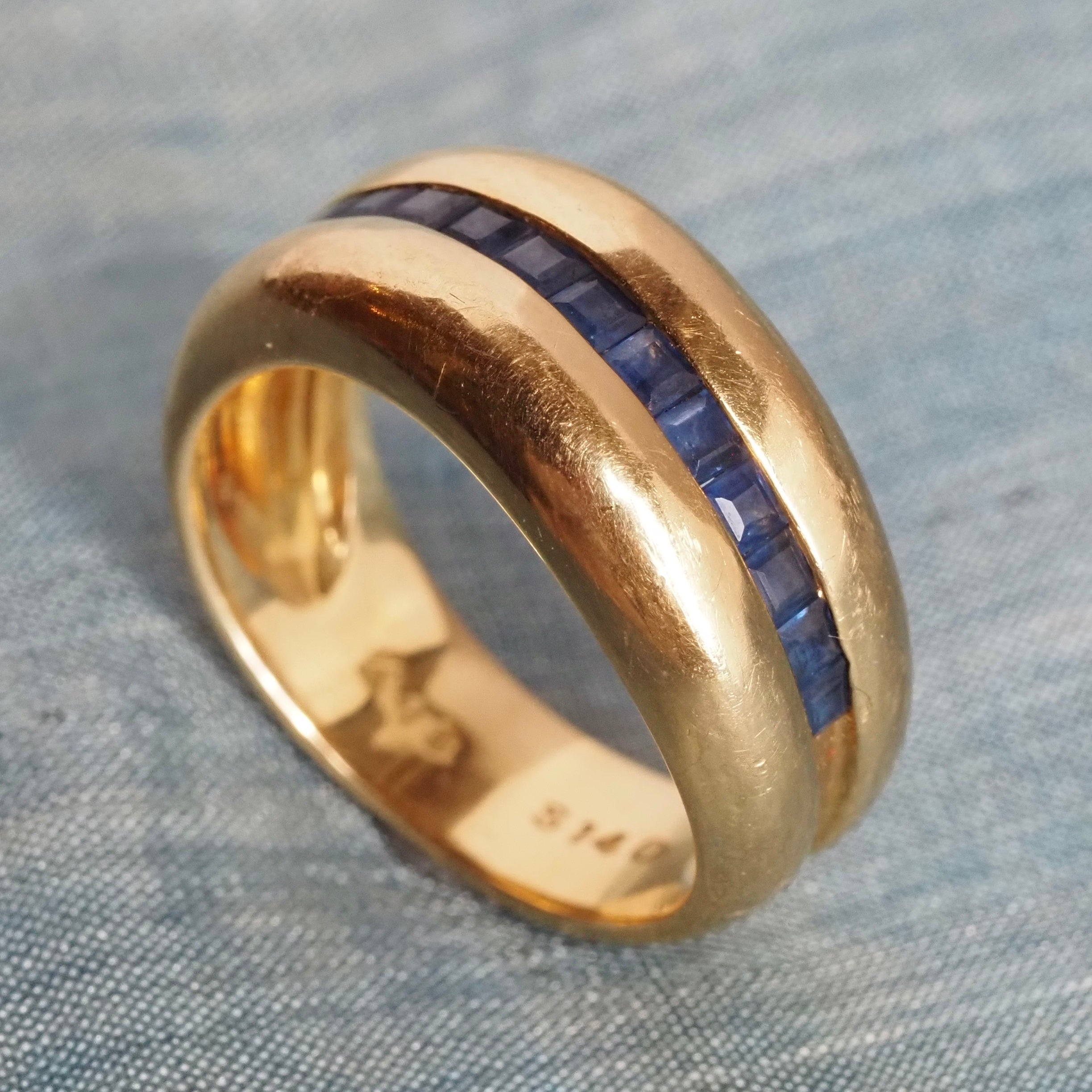 Vintage 18k Gold Sapphire Channel Set Curved Ring