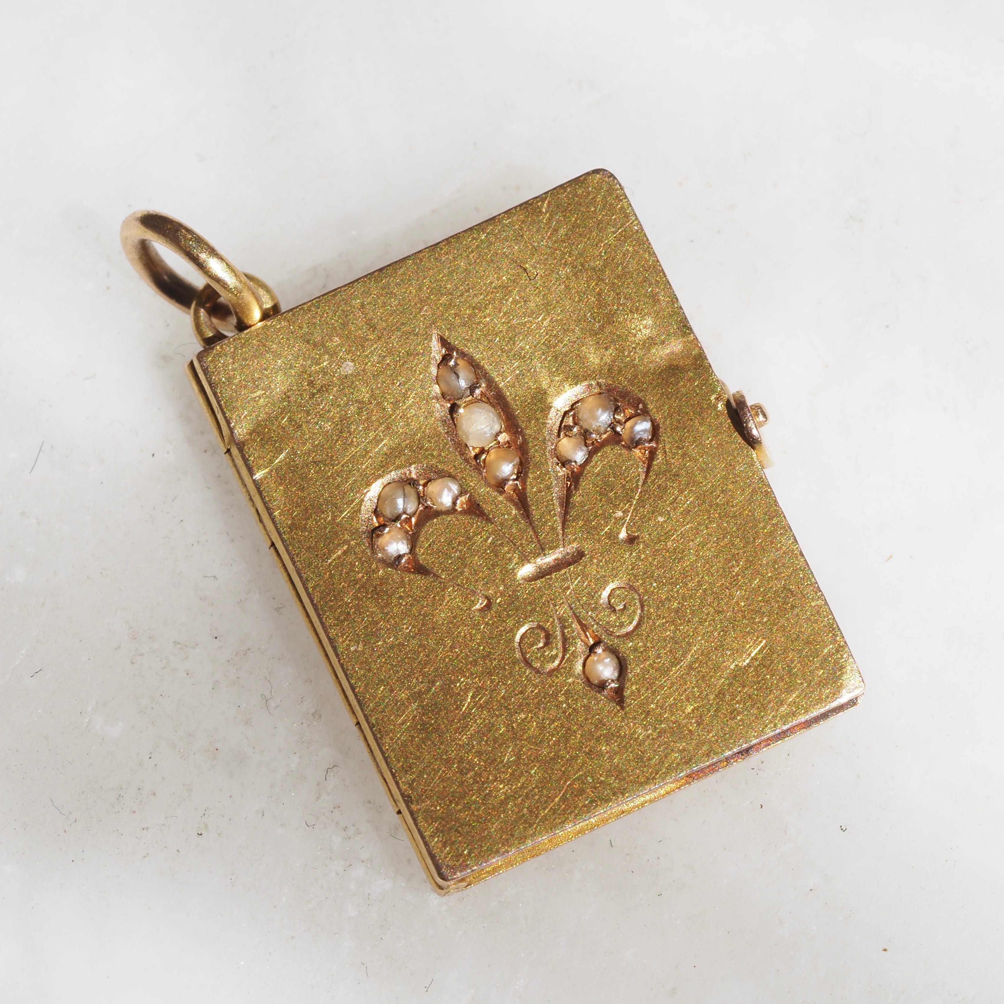 Antique French Bloomed 18k Gold Fleur de Lis "Amitie Sincere" Book Locket