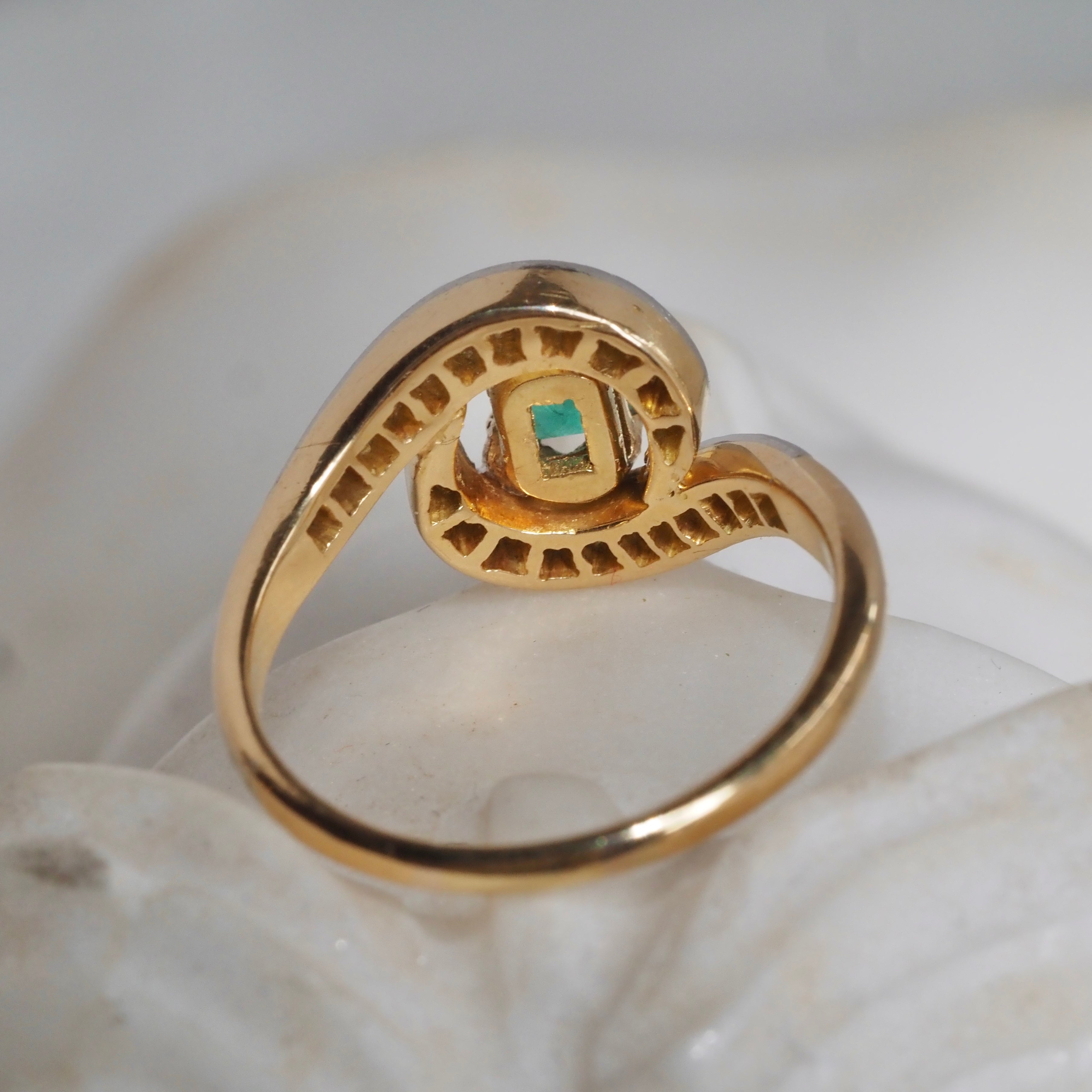 Antique Emerald Diamond Swirl 18k Gold Ring
