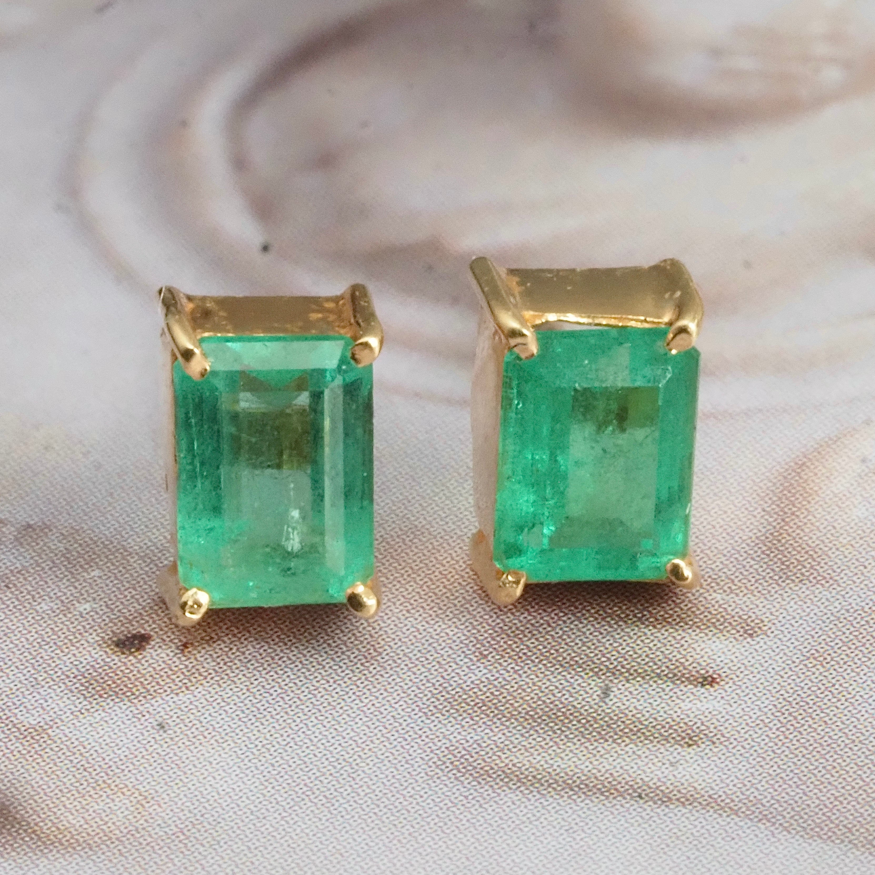 Vintage 18k Gold Emerald Cut Emerald Stud Earrings