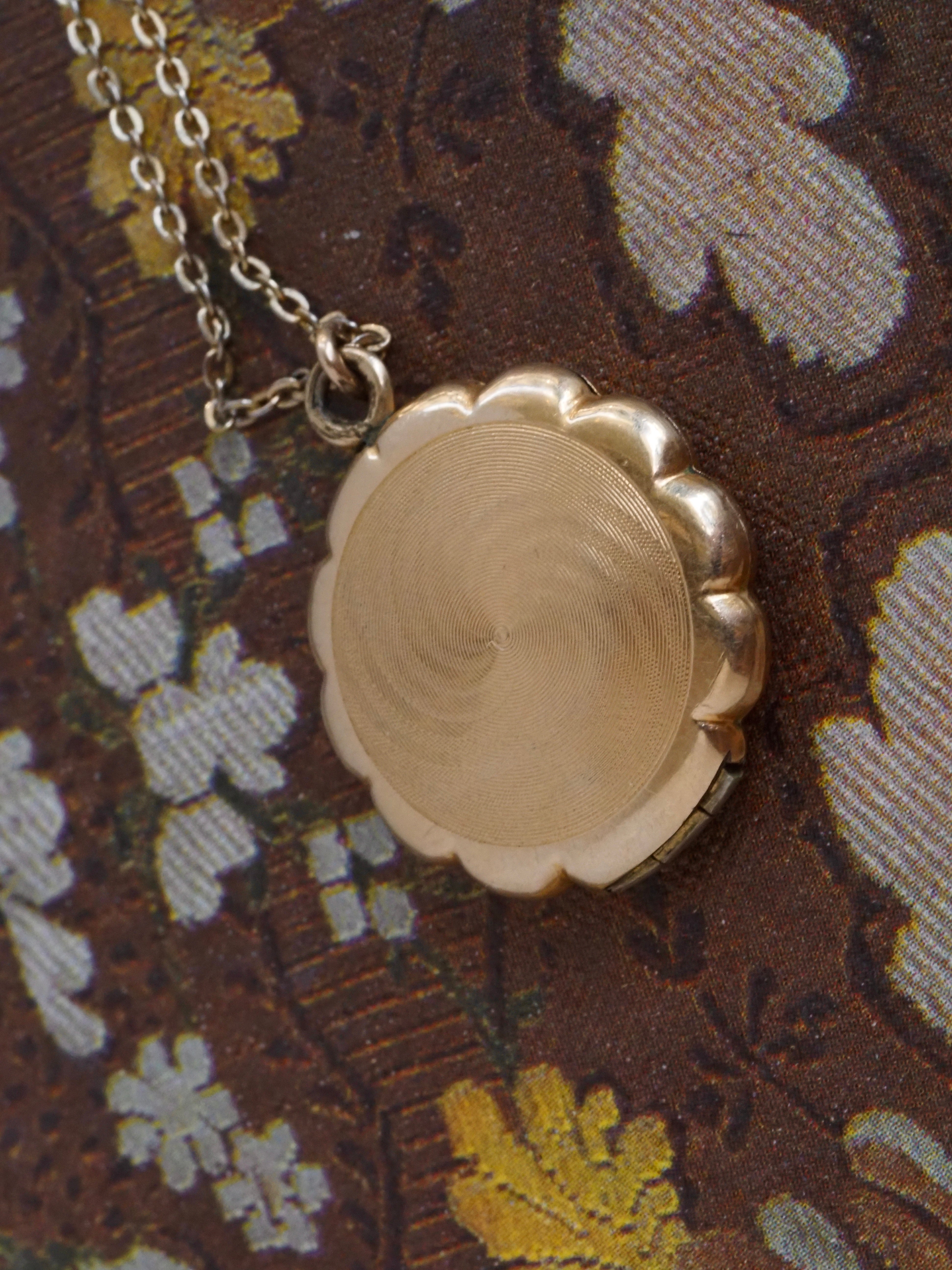 Vintage Ribbon Motif Gold Filled Locket & Chain